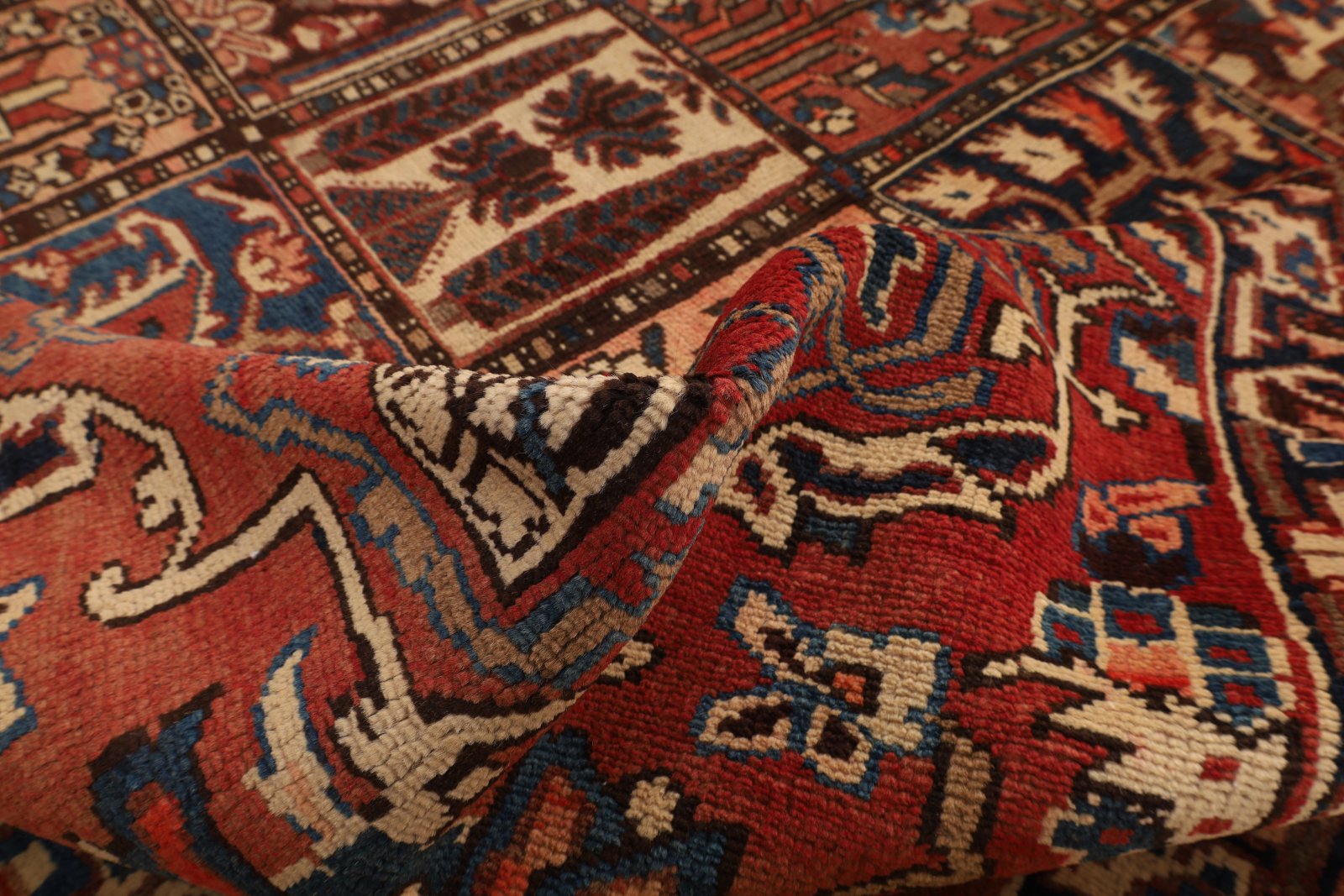 Bakhtiari Perserteppich aus Iran, 422 × 320 cm