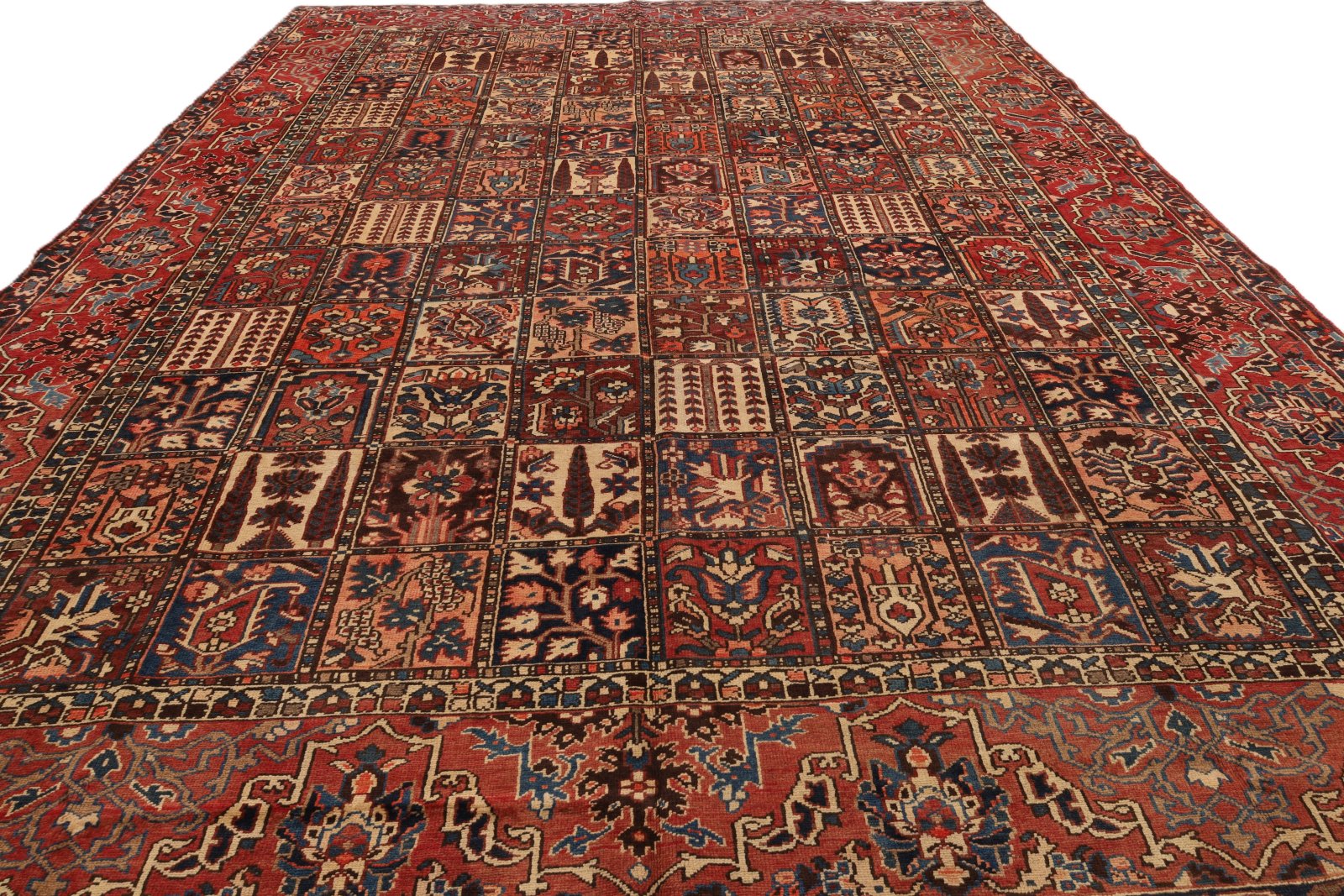 Bakhtiari Perserteppich aus Iran, 422 × 320 cm