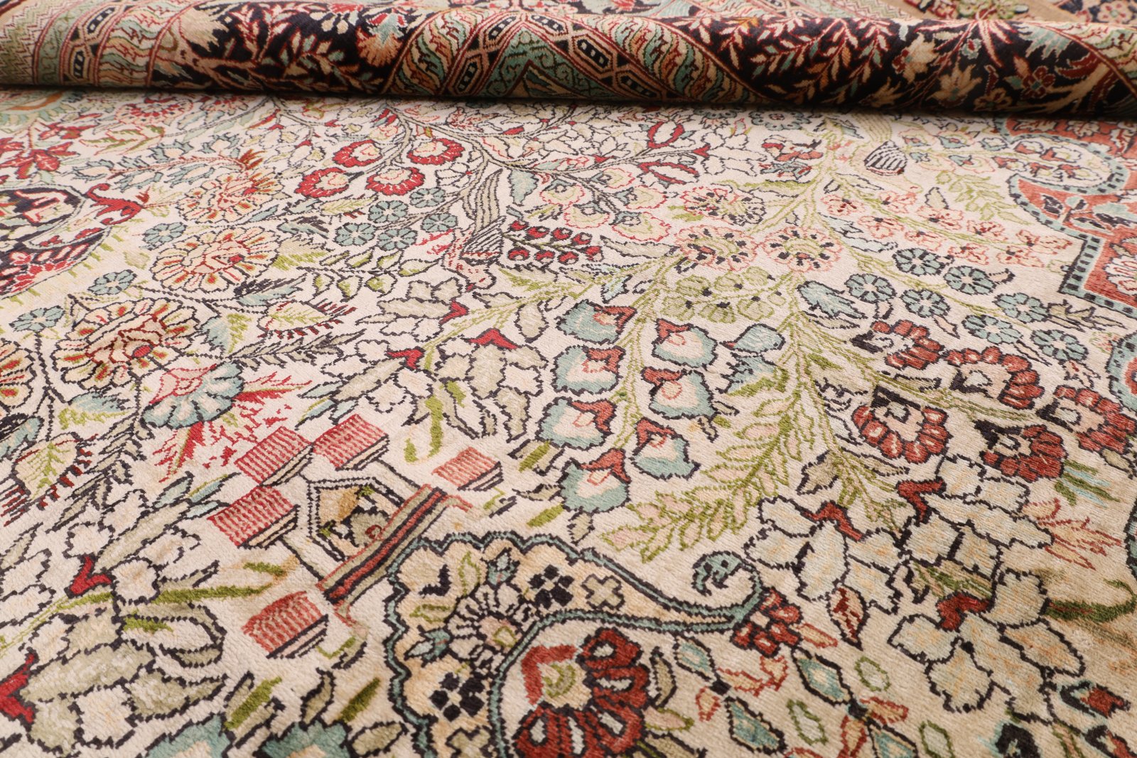 Handgeknüpfter Orientteppich 190 × 130 cm