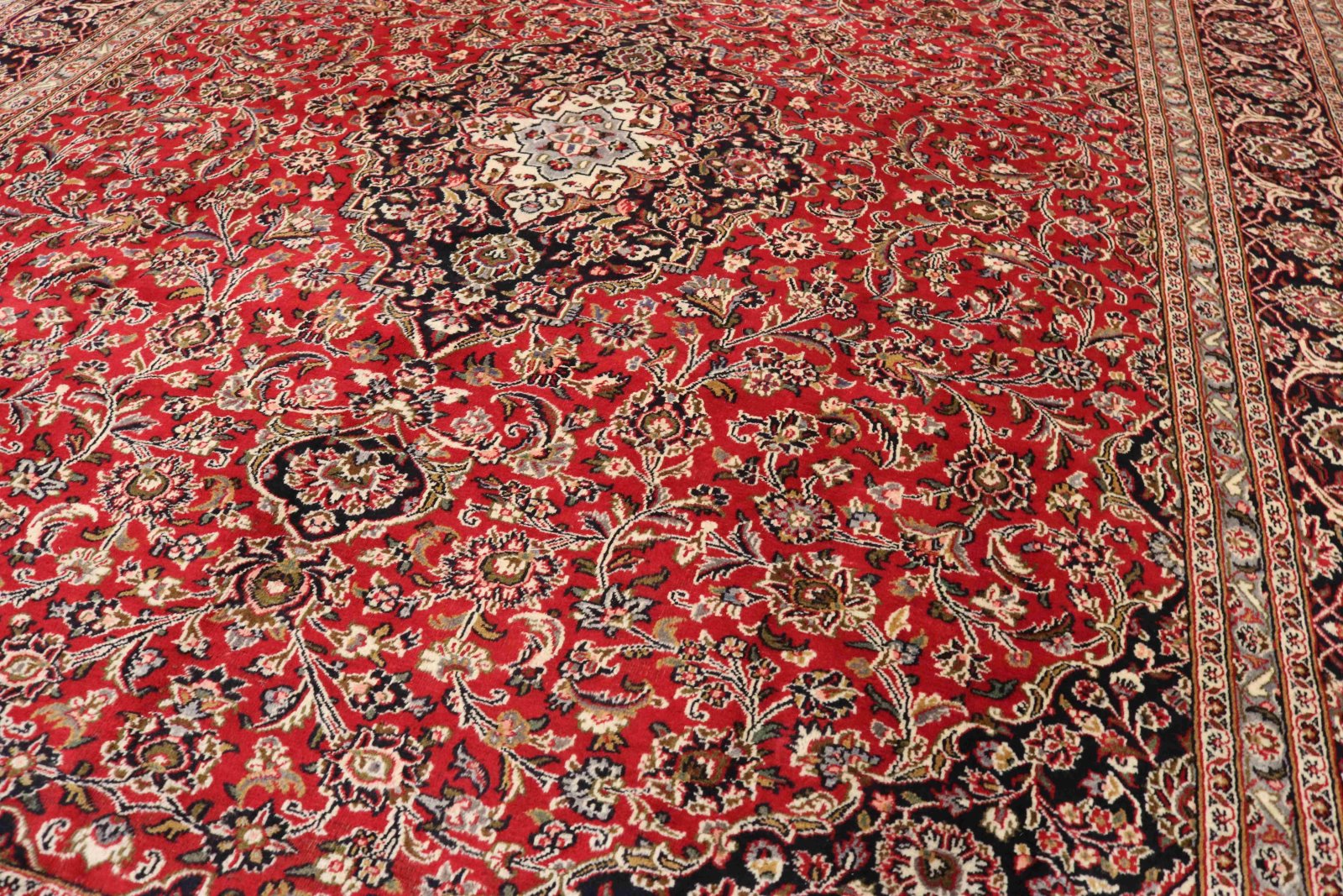 Handgeknüpfter Perserteppich, 370 × 288 cm, Wolle