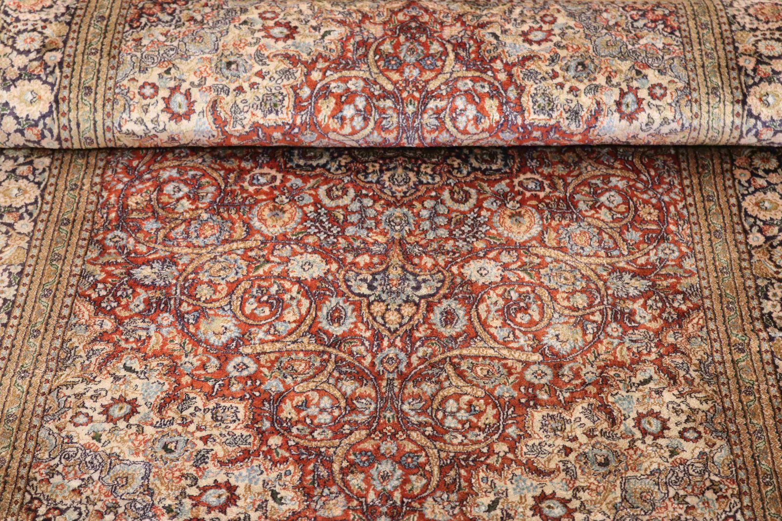 Handgeknüpfter Teppich, 150 × 93 cm, Seide