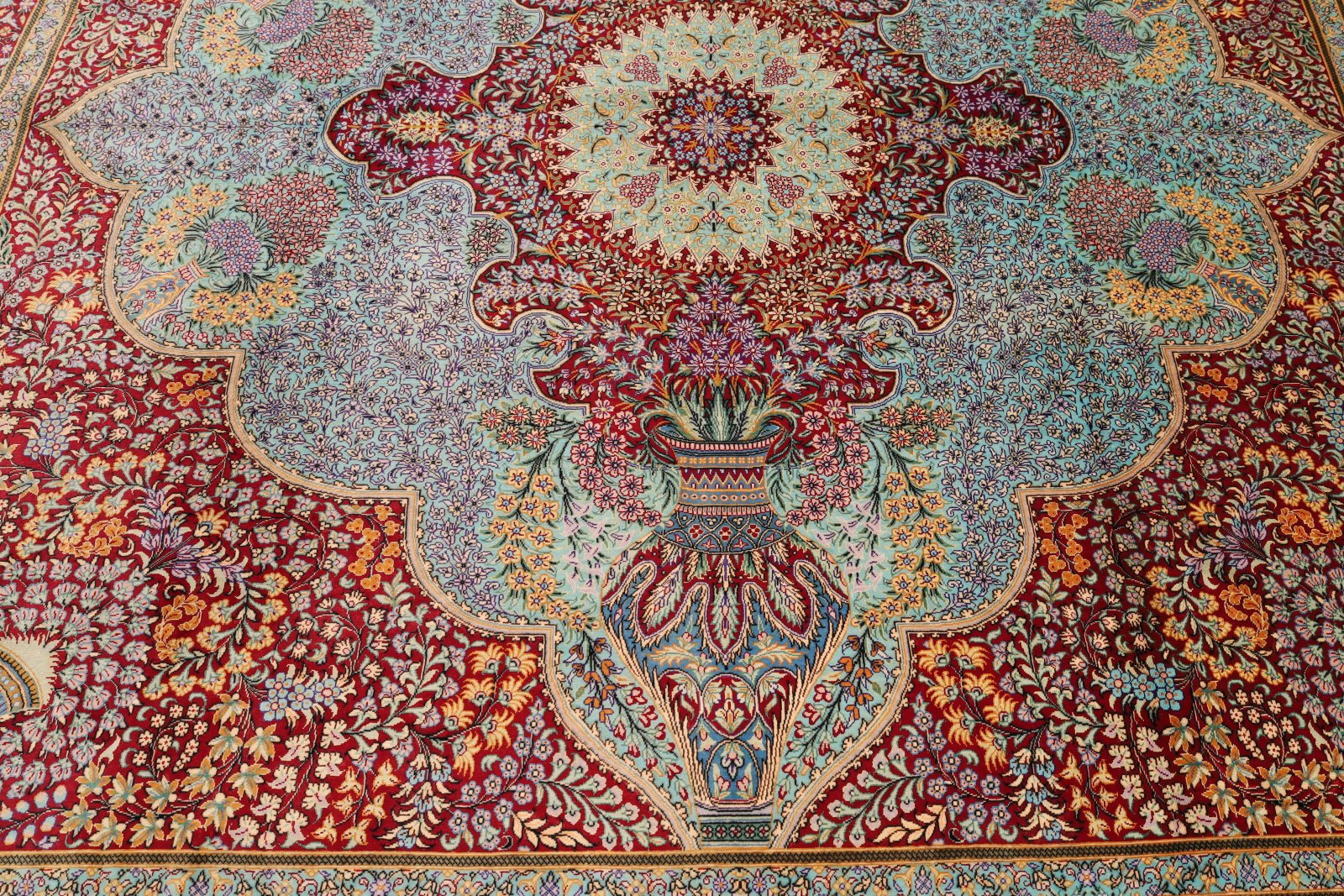 Handgeknüpfter Ghom Perserteppich, 196 × 196 cm, Seide