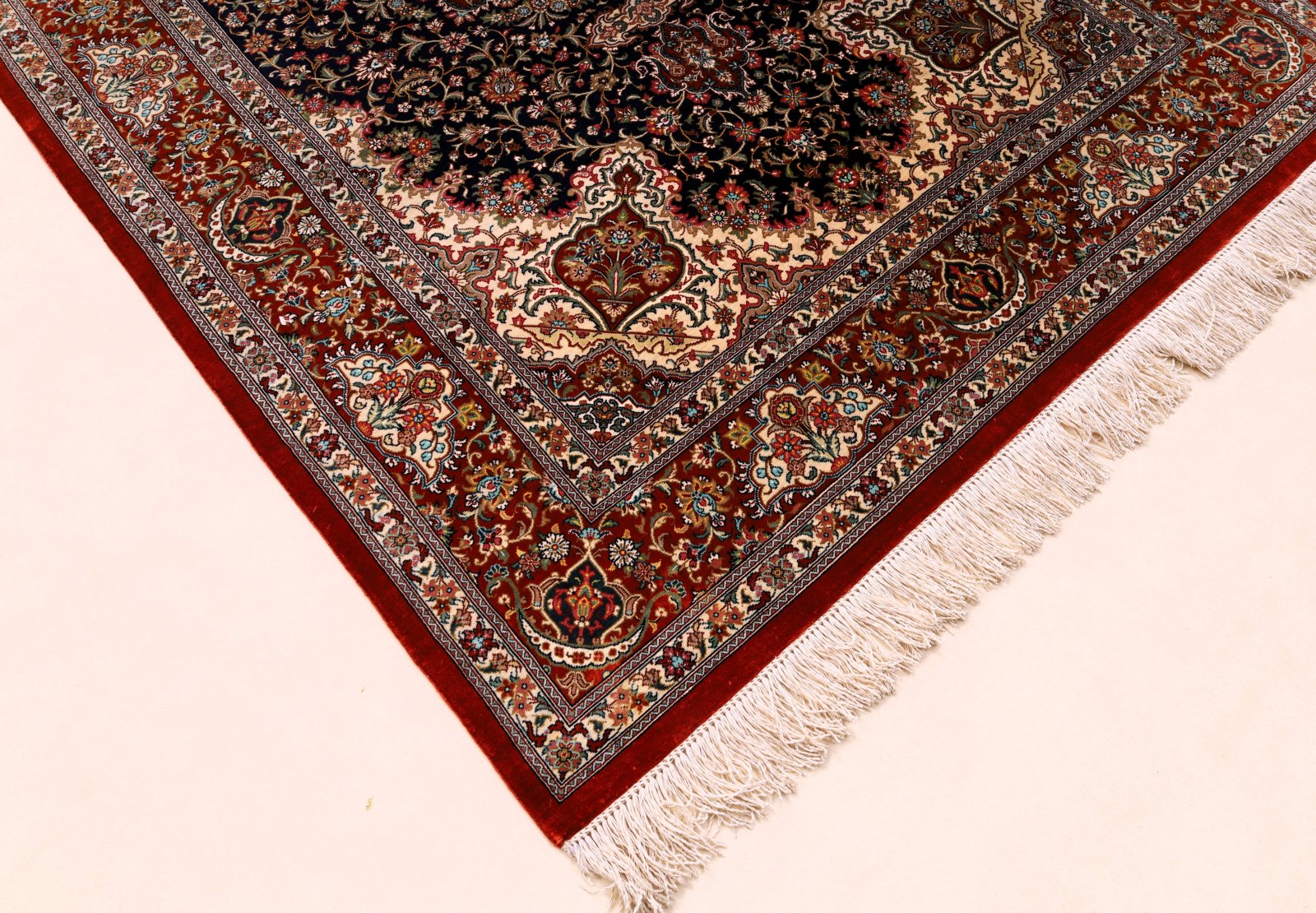 Handgeknüpfter Ghom Perserteppich, 154 × 102 cm, Seide