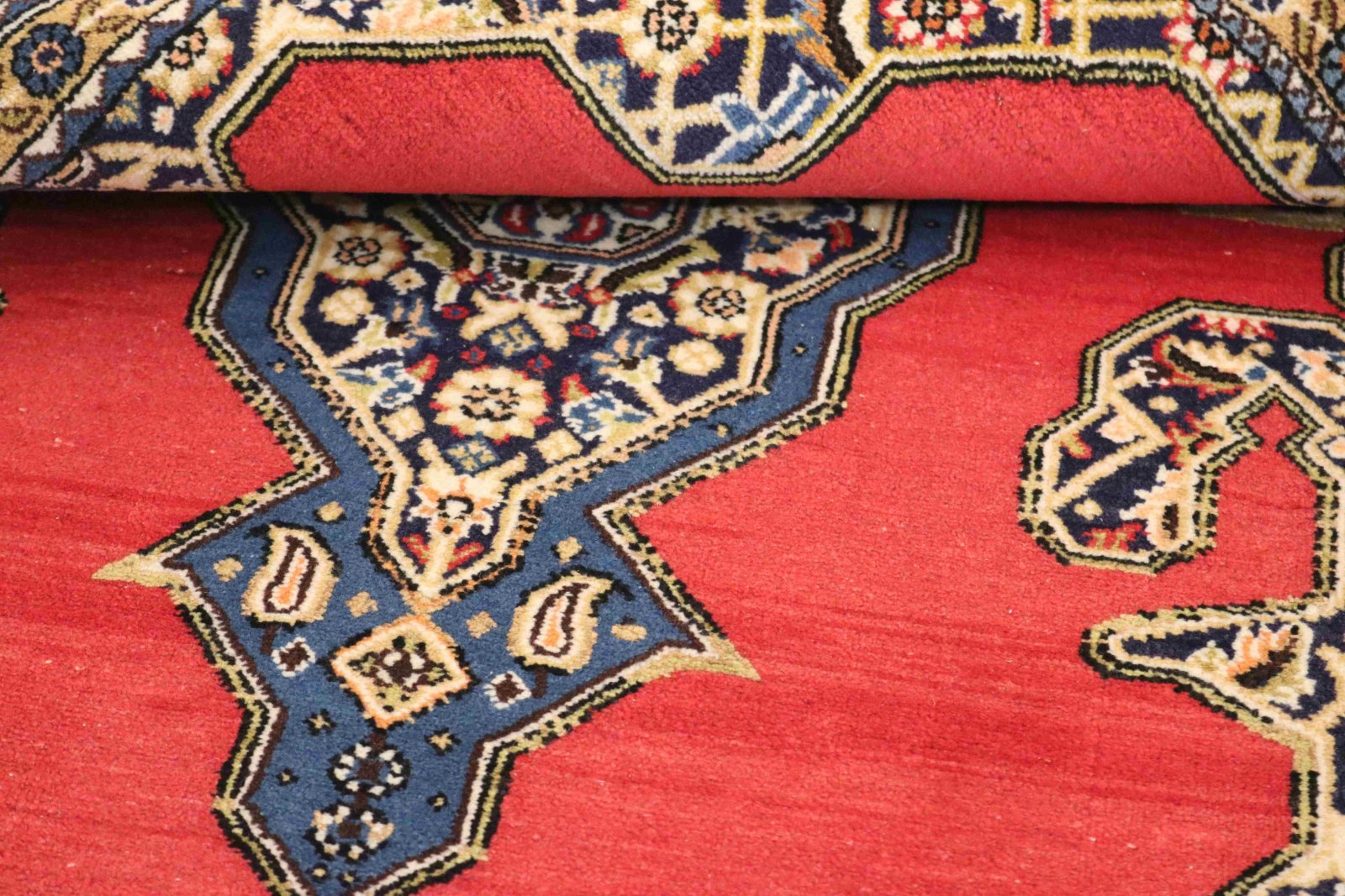 perserteppich-116-x-80-cm-wolle-handgeknuepft-rot-orange-5 Ghom Perserteppich aus Iran, 116 × 80 cm