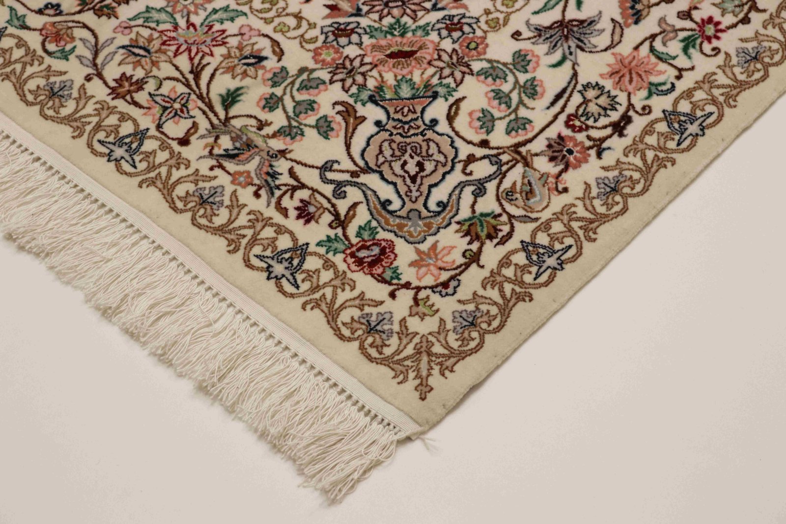 perserteppich-isfahan-202-x-123-cm-wolle-und-seide-handgeknuepft-5 Isfahan Perserteppich 202 × 123 cm aus Wolle & Seide, handgeknüpft