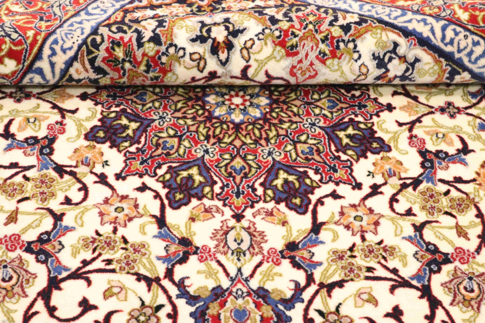 Handgeknüpfter Isfahan Perserteppich, 170 × 109 cm, Wolle & Seide