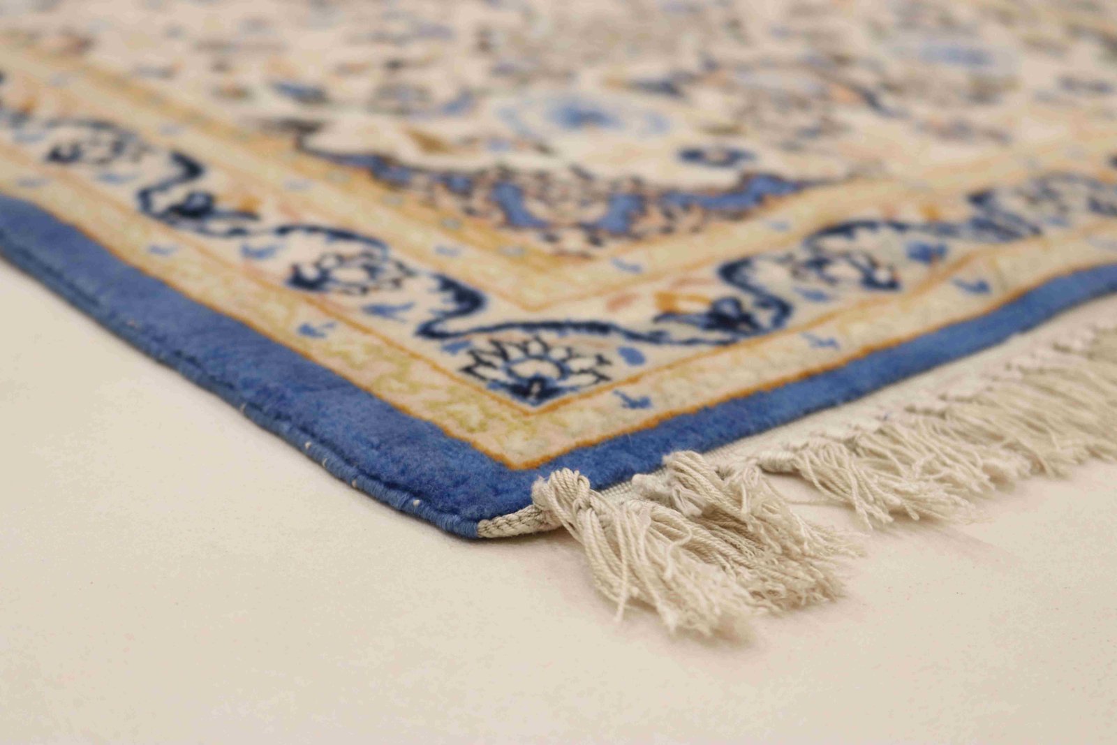 Isfahan Perserteppich aus Iran, 97 × 63 cm