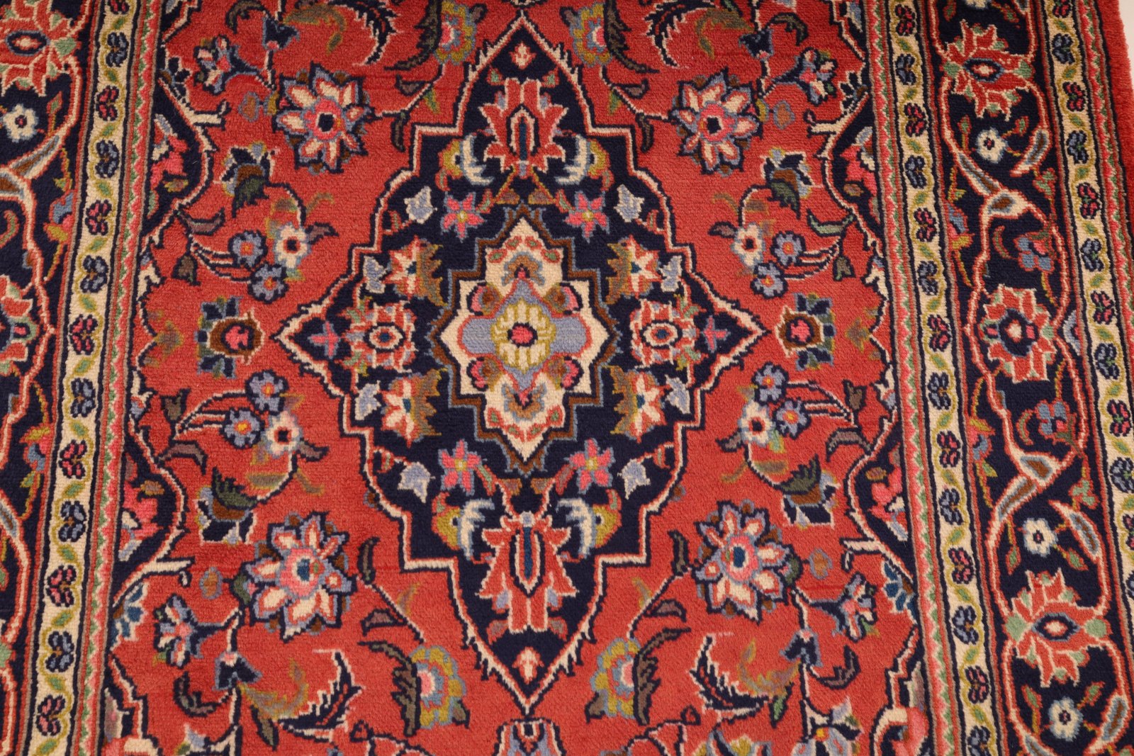 Handgeknüpfter Kashan Perserteppich, 164 × 106 cm, Wolle