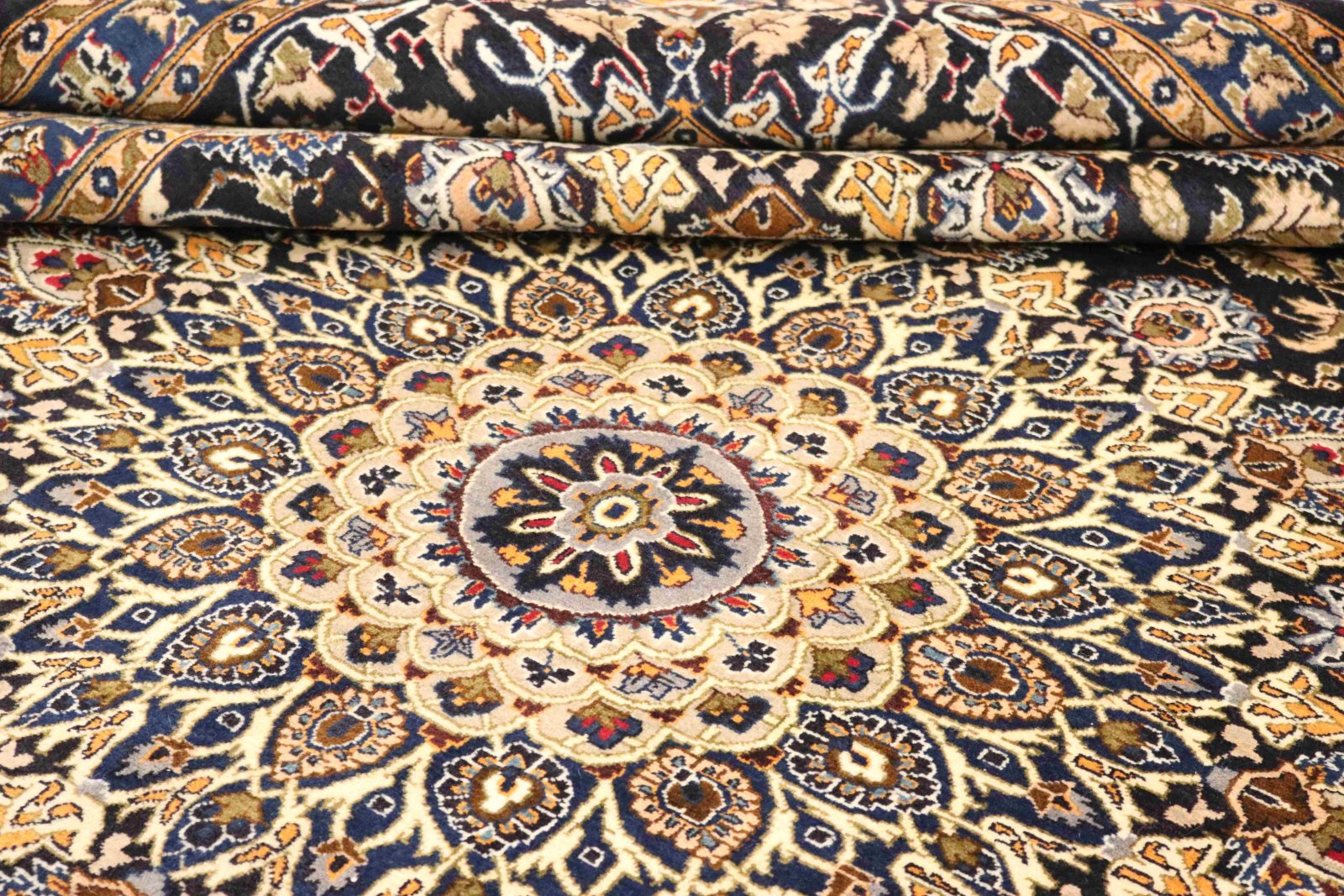 Kashmar Perserteppich aus Iran, 365 × 300 cm