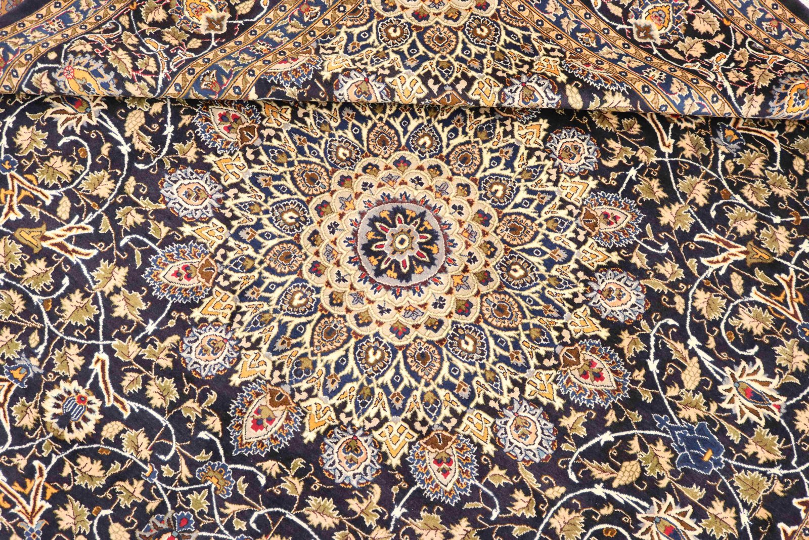 Kashmar Perserteppich aus Iran, 365 × 300 cm