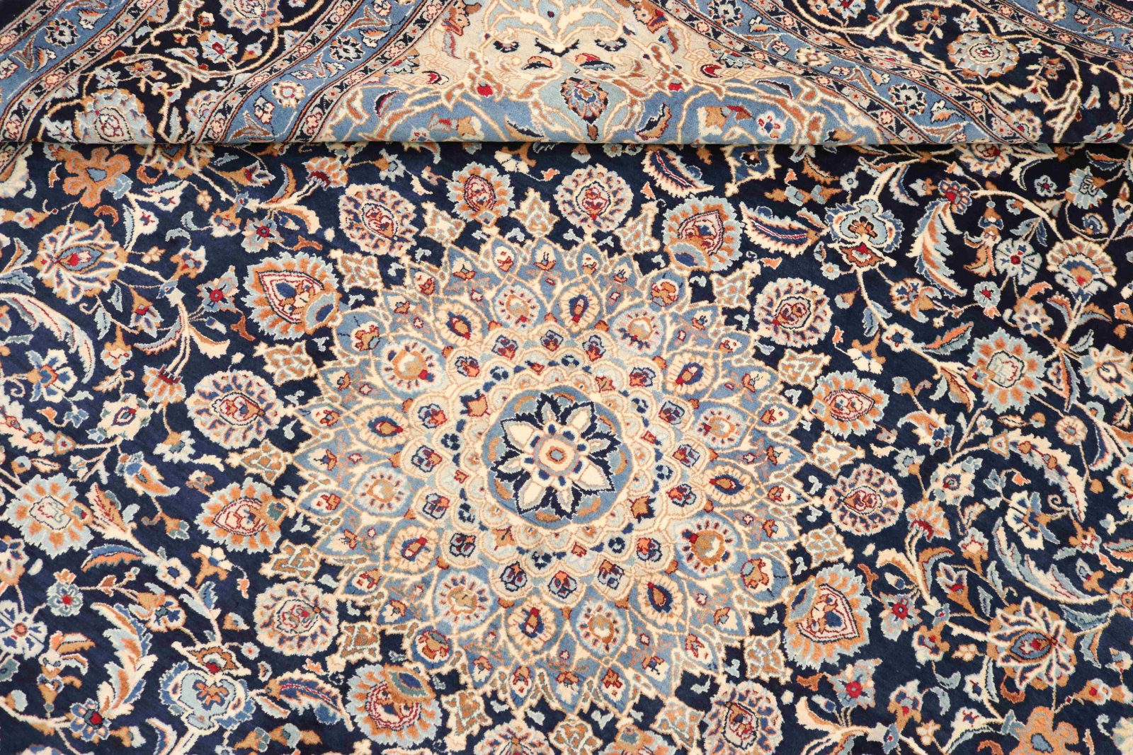 Kashmar Perserteppich 374 × 304 cm aus Wolle, handgeknüpft