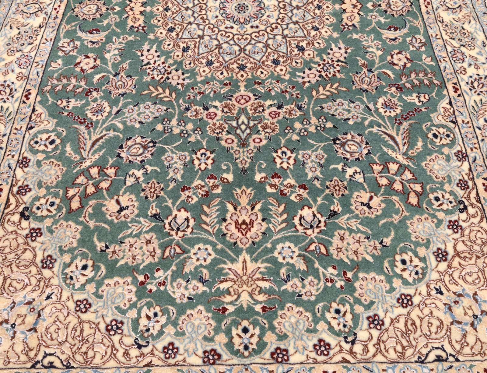 Handgeknüpfter Nain Perserteppich, 178 × 114 cm, Wolle & Seide