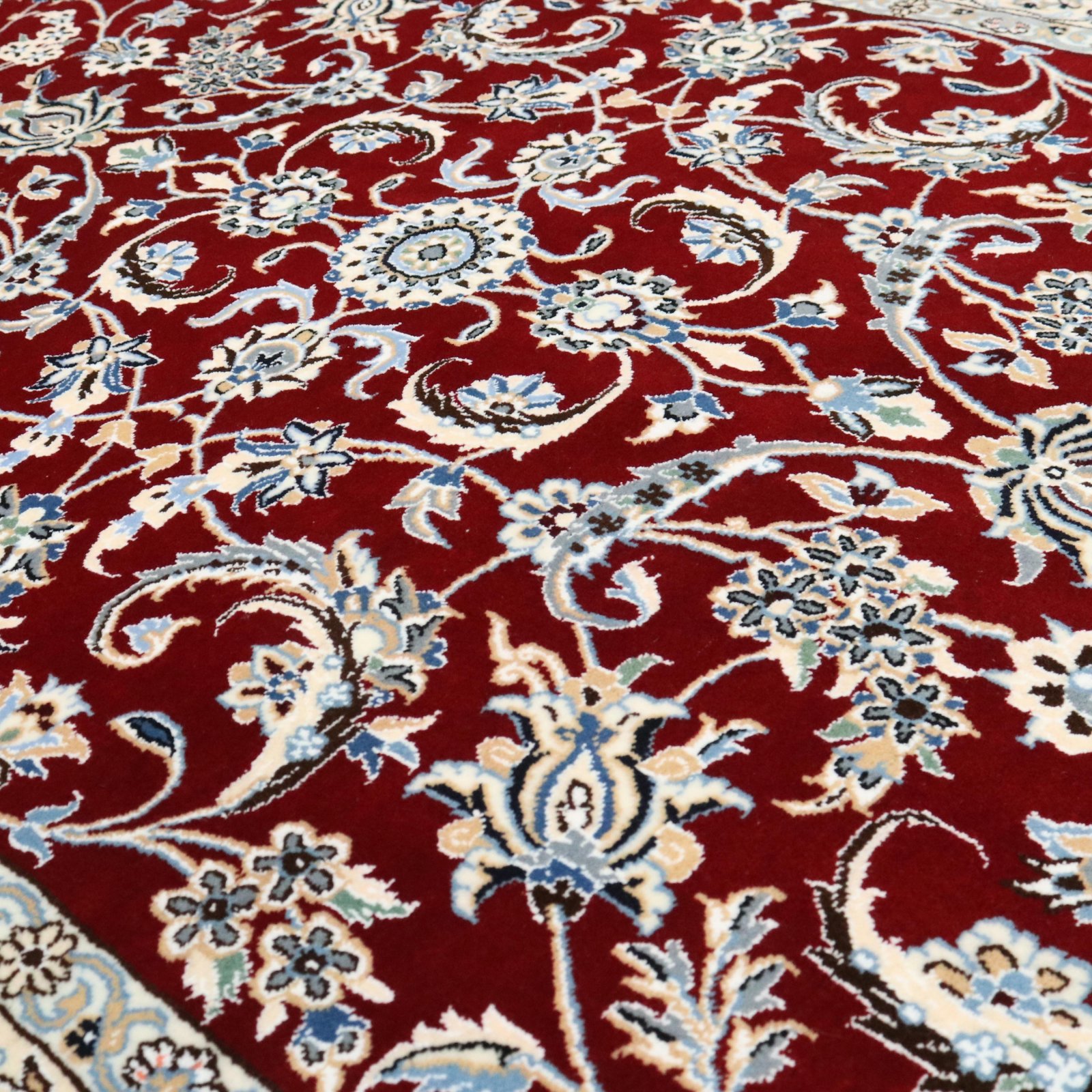 Nain Perserteppich 203 × 135 cm aus Wolle & Seide, handgeknüpft