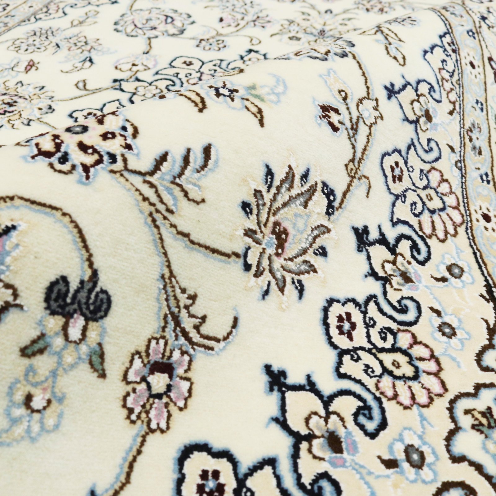 Nain Perserteppich aus Iran, 214 × 128 cm