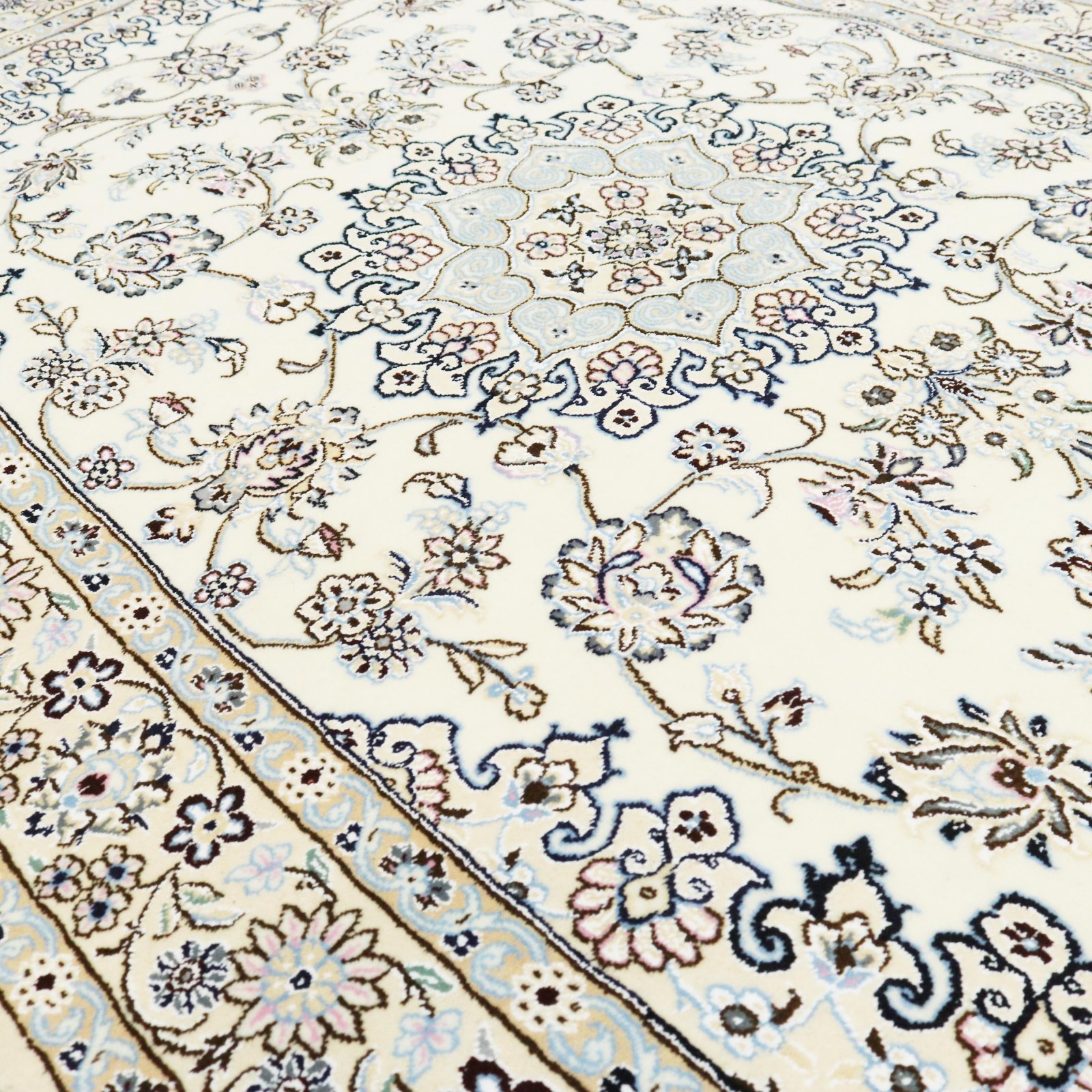 Nain Perserteppich aus Iran, 214 × 128 cm