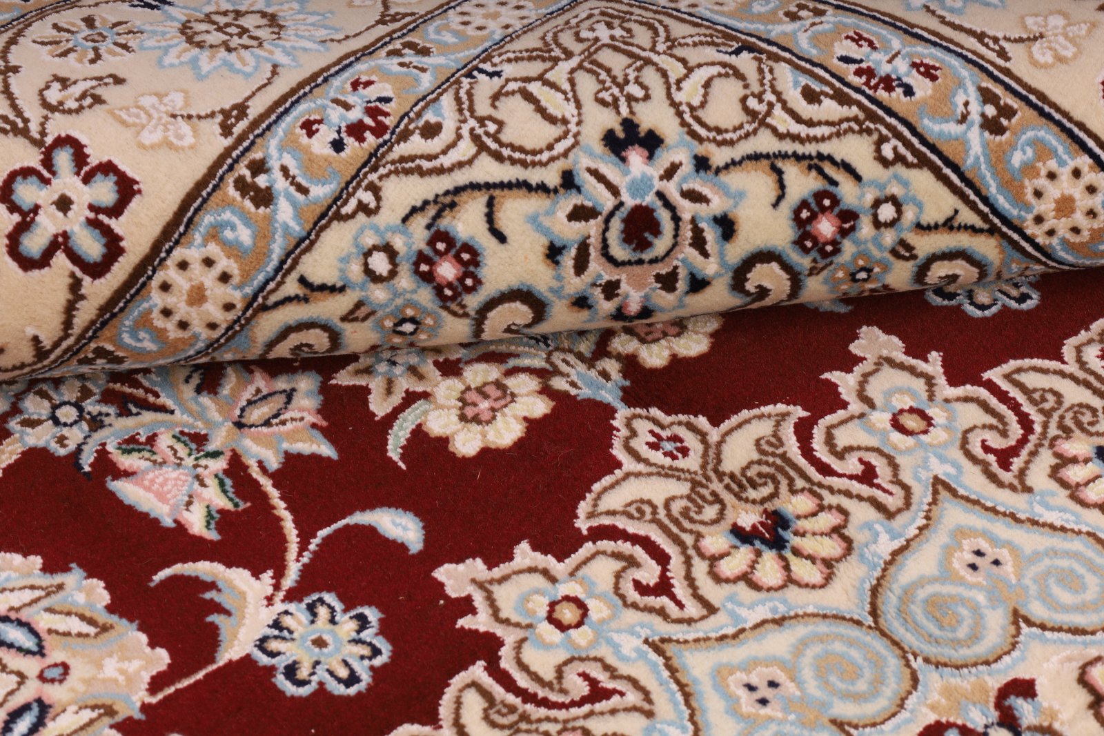 Nain Perserteppich 241 × 153 cm aus Wolle & Seide, handgeknüpft