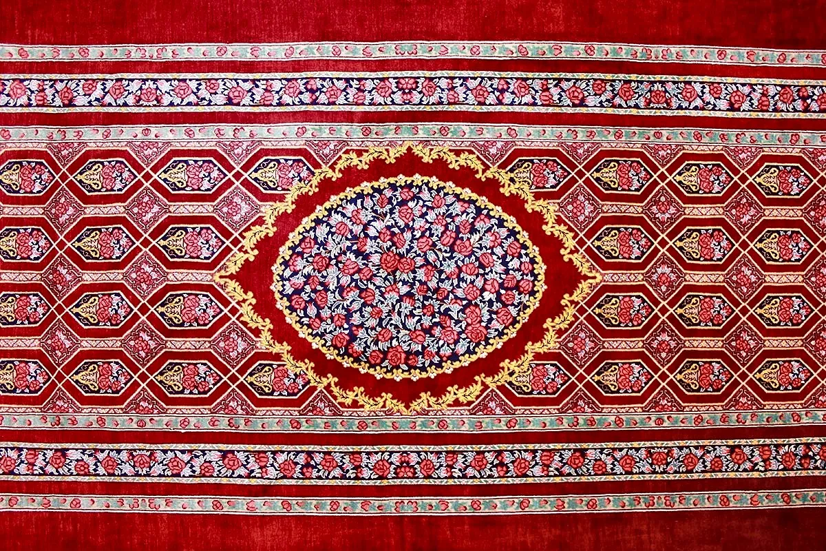 Handgeknüpfter Ghom Perserteppich, 308 × 80 cm, Seide