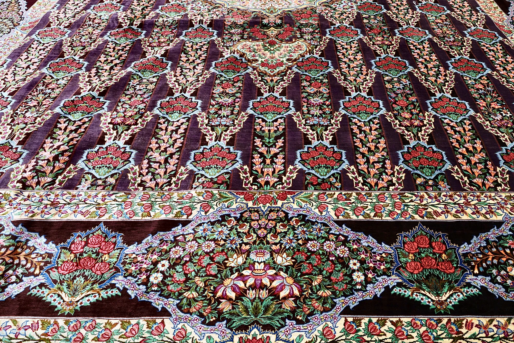 Ghom Perserteppich 347 × 247 cm aus Seide, handgeknüpft