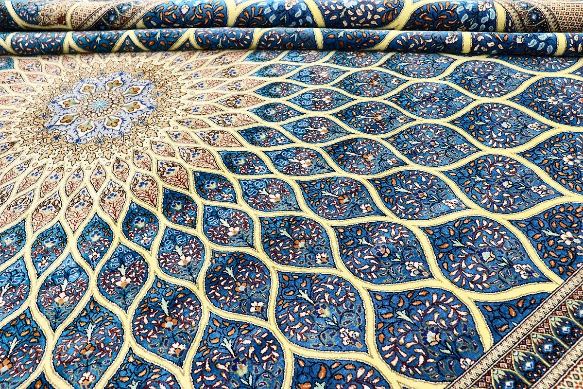 Handgeknüpfter Ghom Perserteppich, 353 × 245 cm, Seide