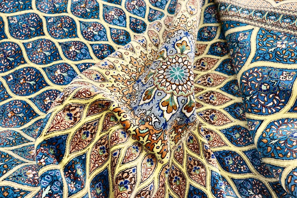 Handgeknüpfter Ghom Perserteppich, 353 × 245 cm, Seide
