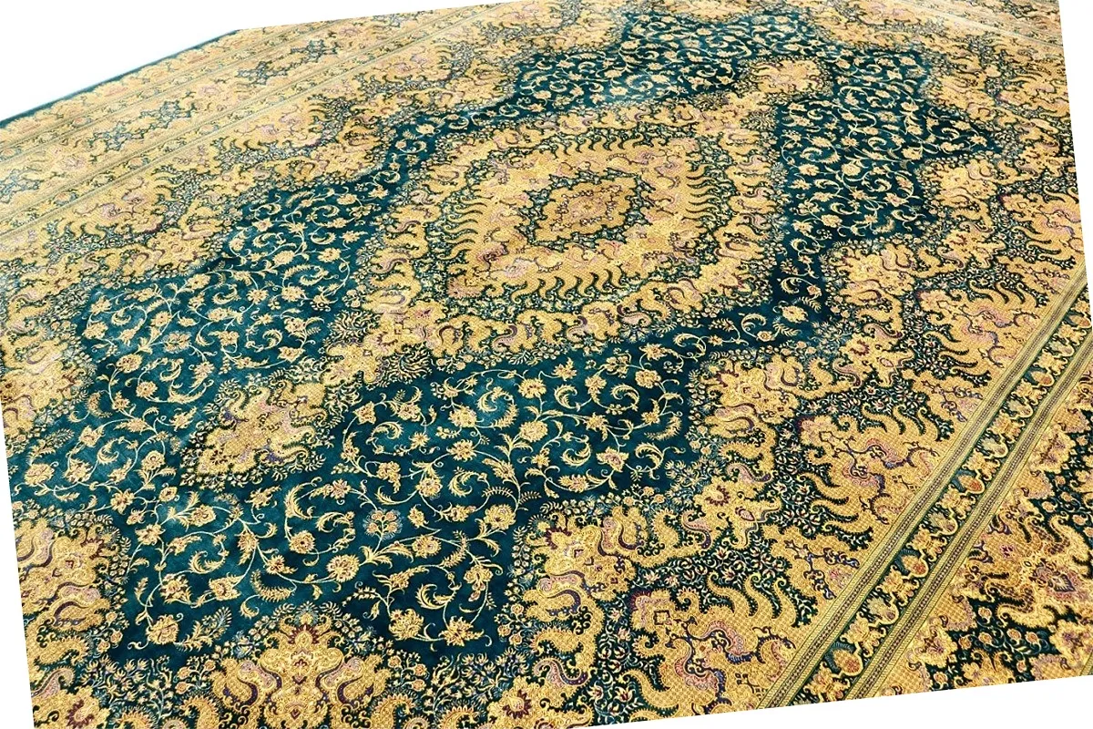 Handgeknüpfter Ghom Perserteppich, 325 × 255 cm, Seide