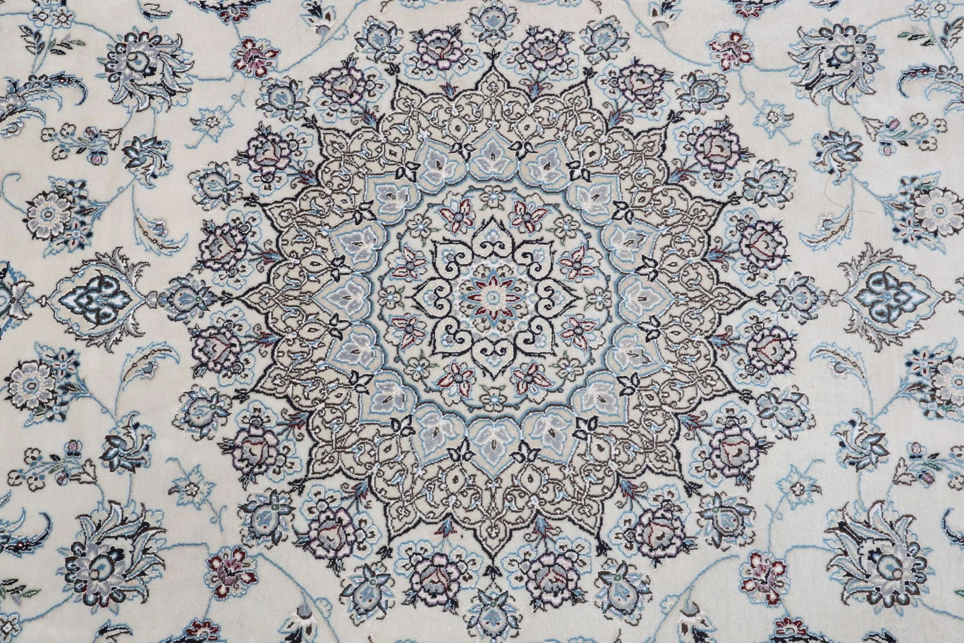 Nain Perserteppich 240 × 350 cm aus Wolle & Seide, handgeknüpft