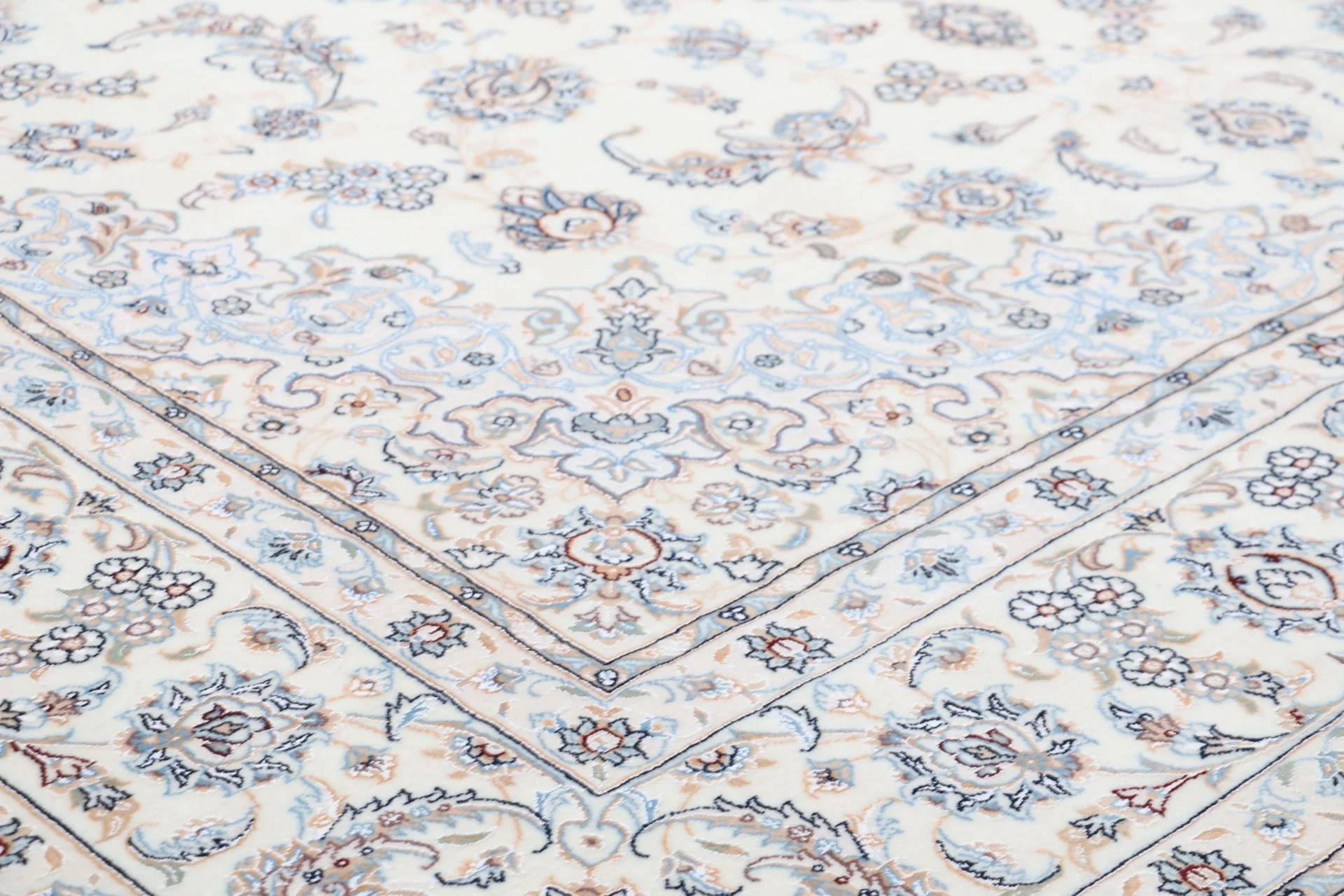 Nain Perserteppich aus Iran, 247 × 350 cm