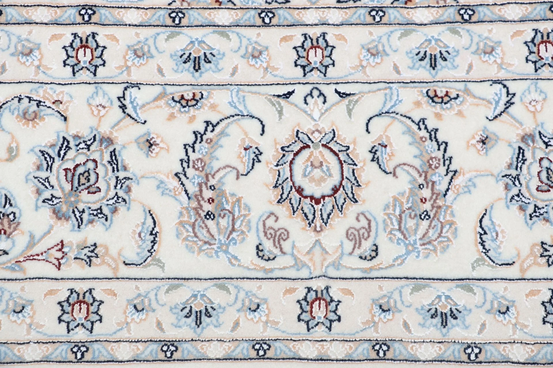 Nain Perserteppich aus Iran, 247 × 350 cm