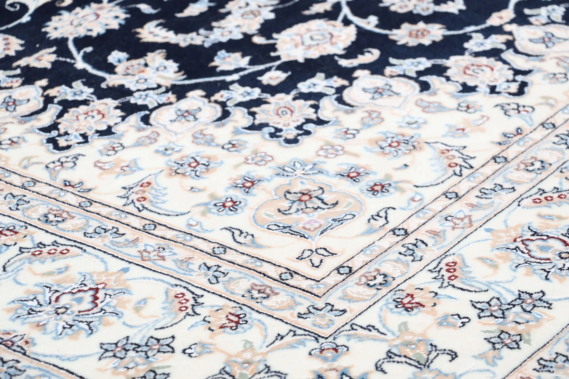 Handgeknüpfter Nain Perserteppich 200 × 310 cm