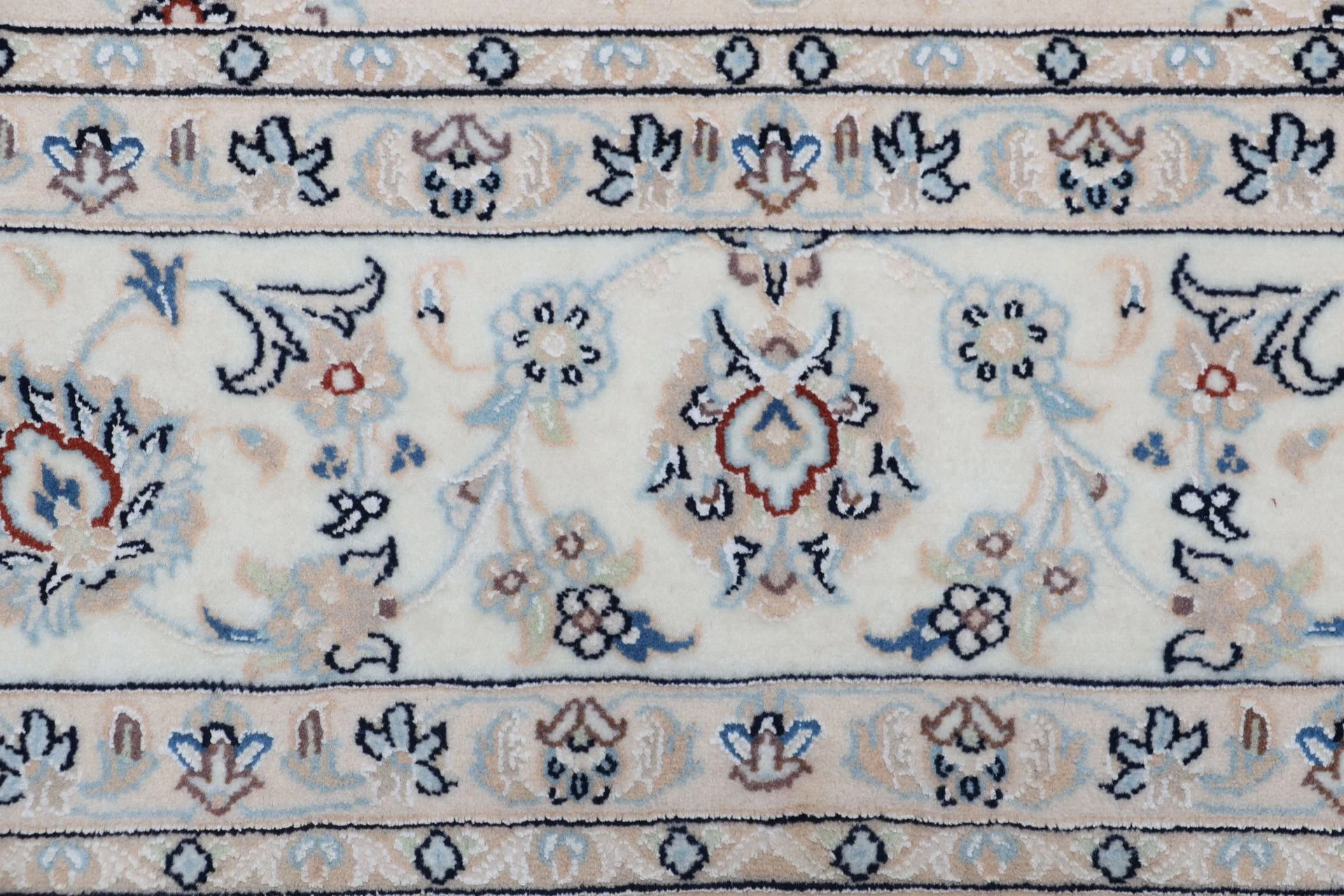 Handgeknüpfter Nain Perserteppich 197 × 306 cm