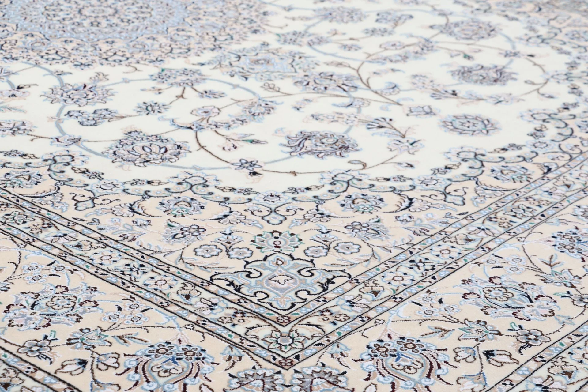 Handgeknüpfter Nain Perserteppich, 248 × 357 cm, Wolle & Seide