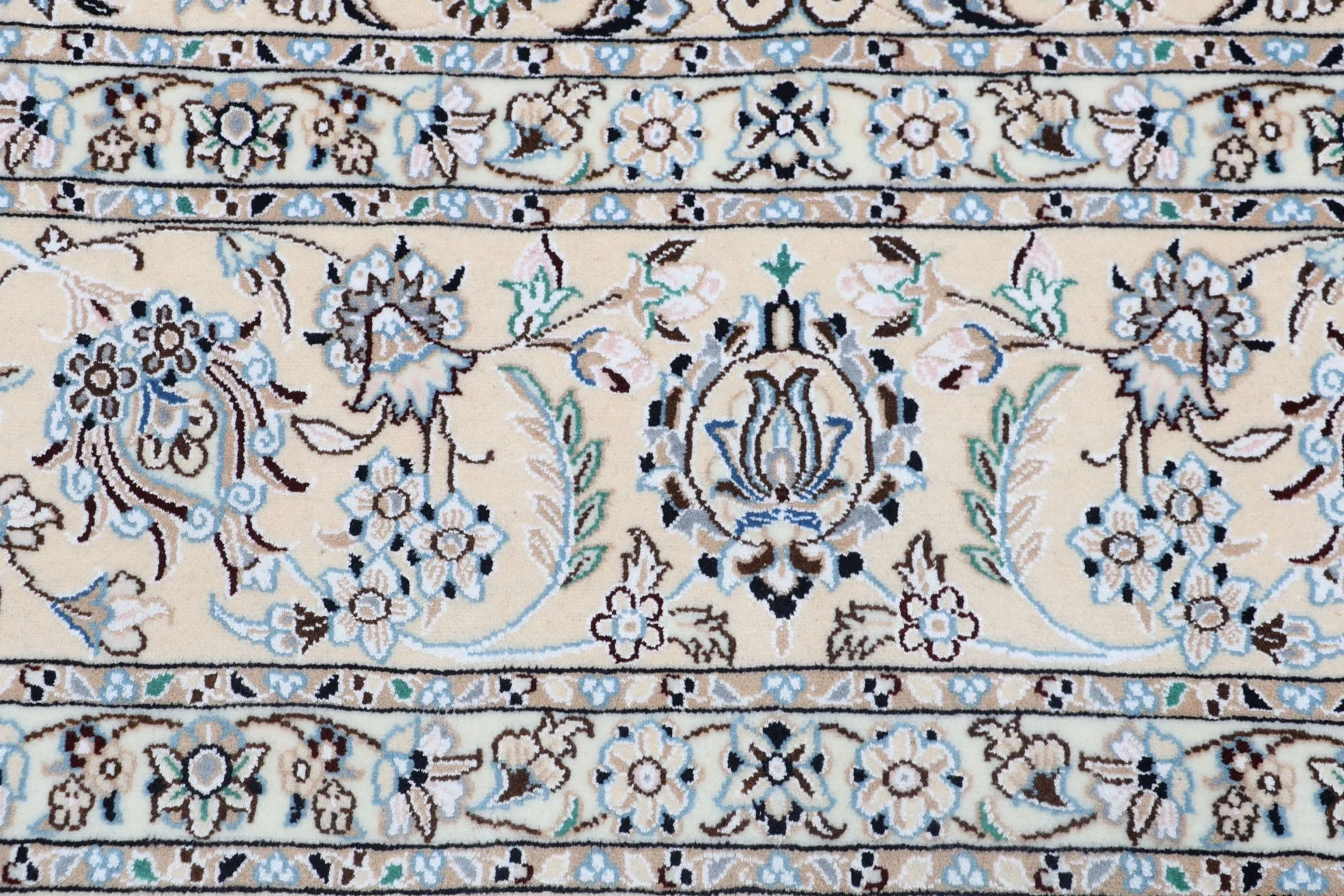 Handgeknüpfter Nain Perserteppich, 248 × 357 cm, Wolle & Seide