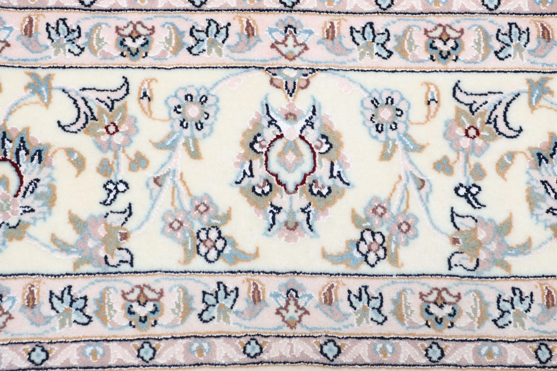 Nain Perserteppich aus Iran, 204 × 306 cm