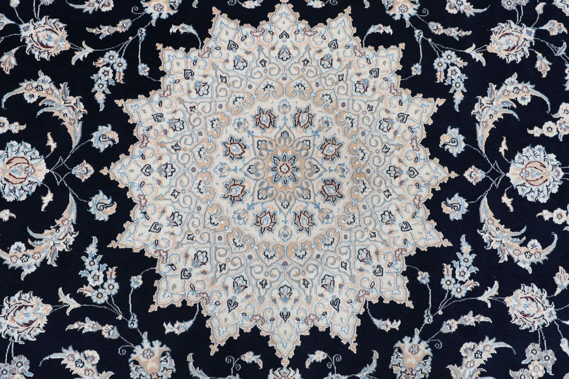Nain Perserteppich 250 × 350 cm aus Wolle & Seide, handgeknüpft