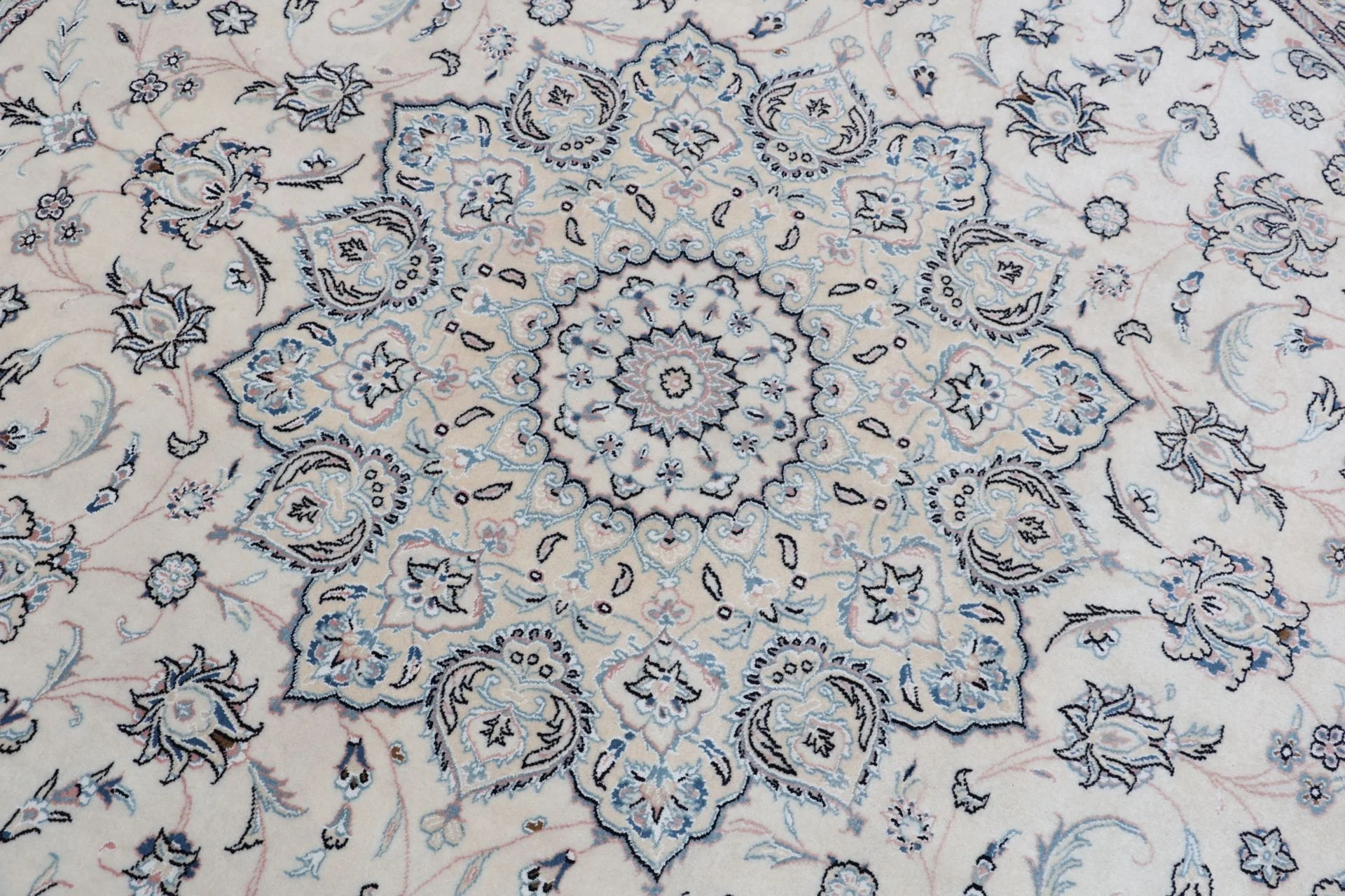 perserteppich-nain-255-x-255-cm-schurwolle-handgeknupft-rund-76 Nain Perserteppich aus Iran, 255 × 255 cm