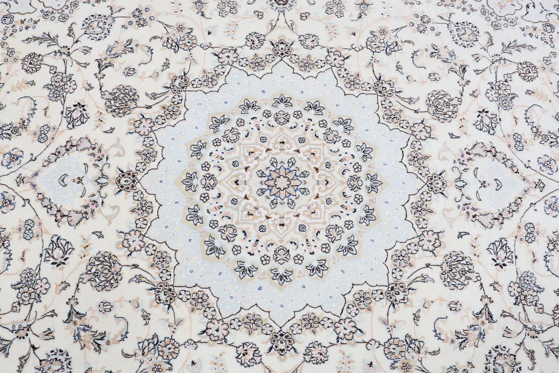 Nain Perserteppich 255 × 350 cm aus Wolle & Seide, handgeknüpft