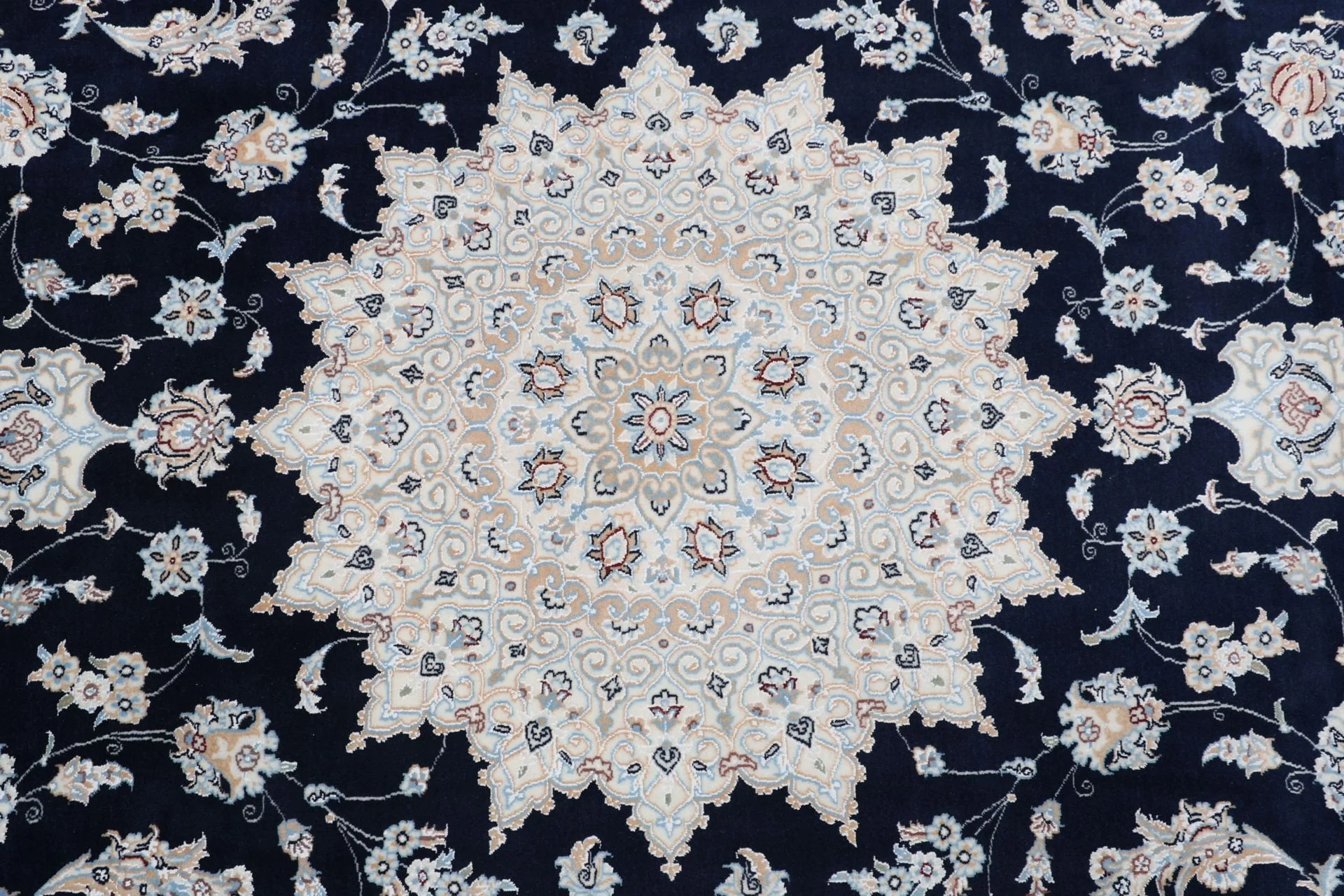 Handgeknüpfter Nain Perserteppich, 250 × 357 cm, Wolle & Seide