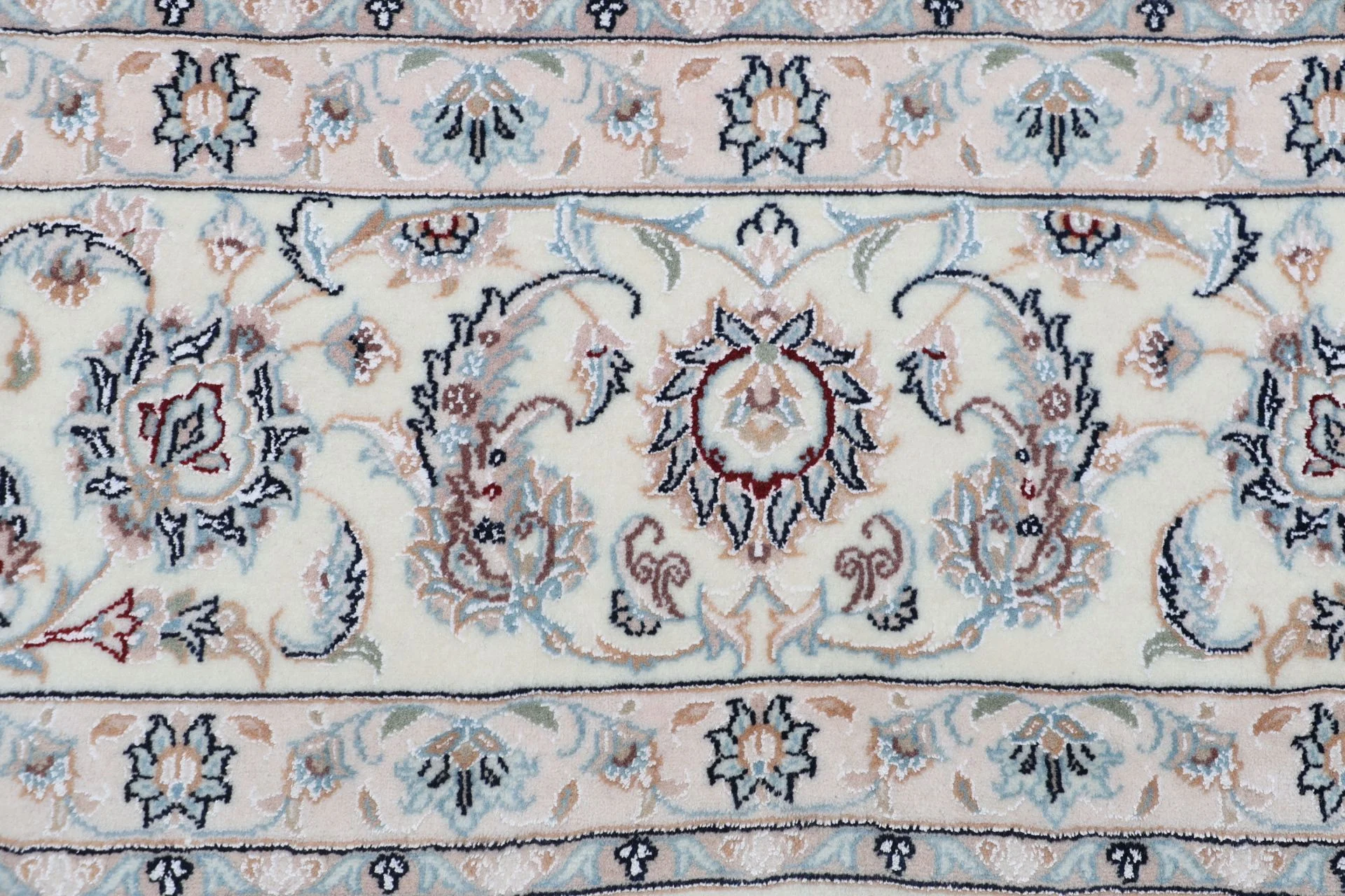 Nain Perserteppich 246 × 344 cm aus Wolle & Seide, handgeknüpft