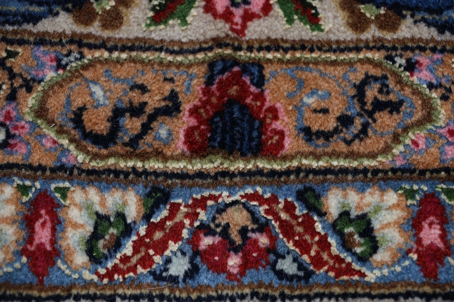 Kerman Perserteppich 250 × 300 cm aus Wolle & Seide, handgeknüpft