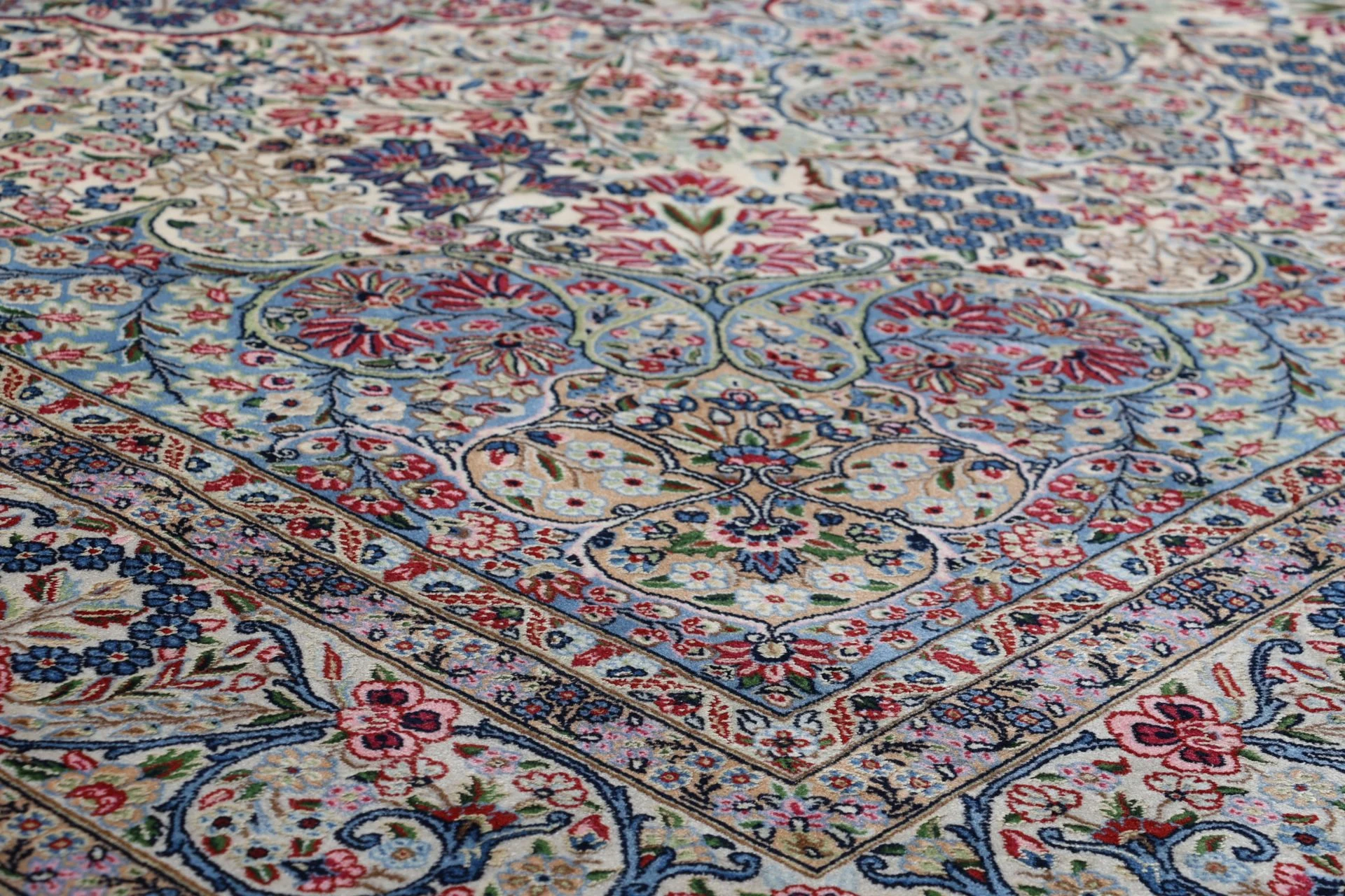 Handgeknüpfter Kerman Perserteppich 247 × 355 cm