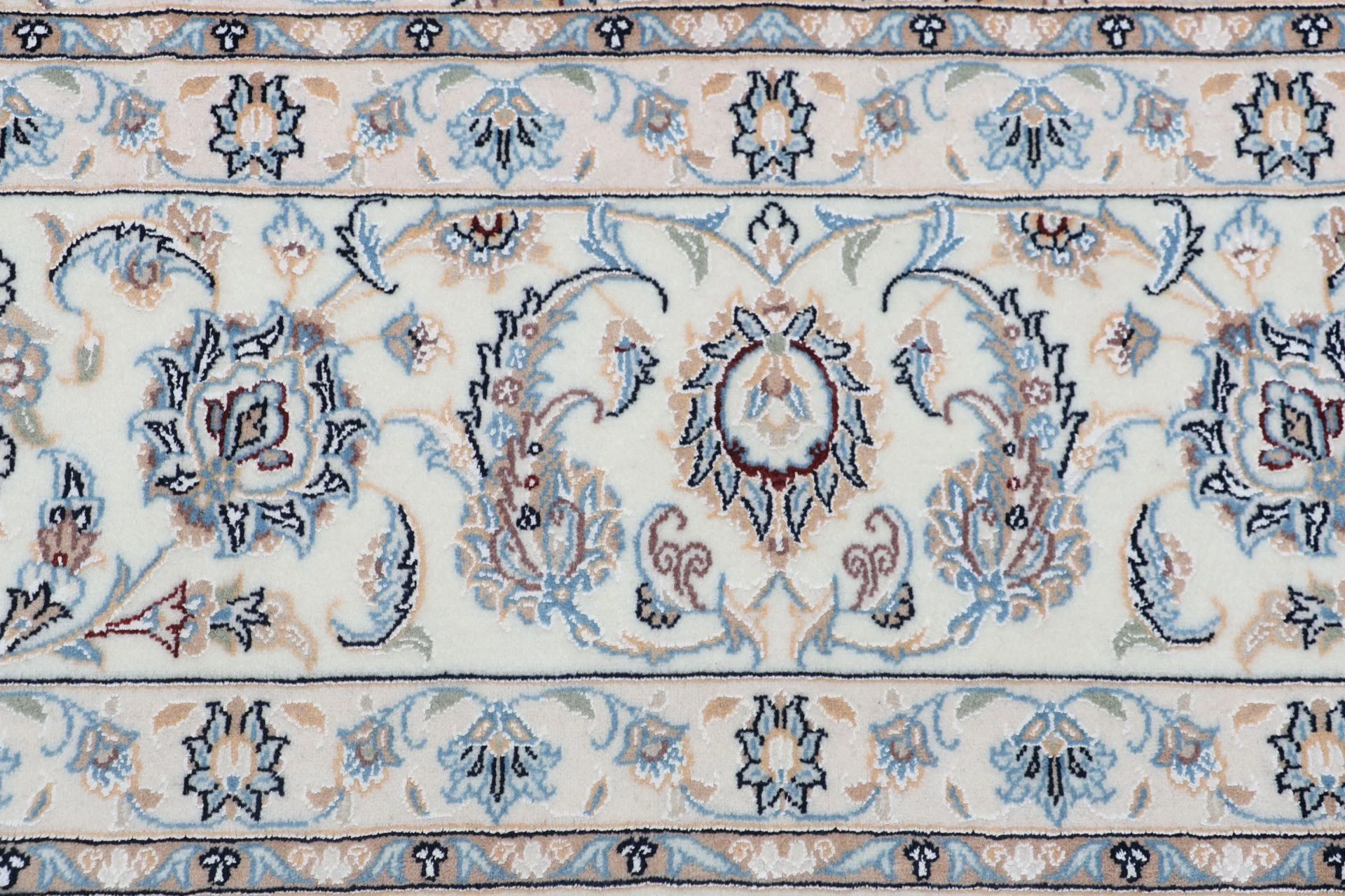 Nain Perserteppich aus Iran, 250 × 357 cm