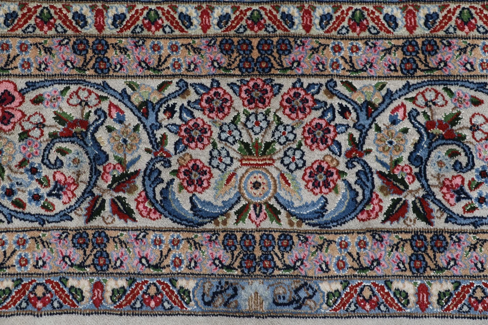 Kerman Perserteppich 250 × 360 cm aus Wolle & Seide, handgeknüpft