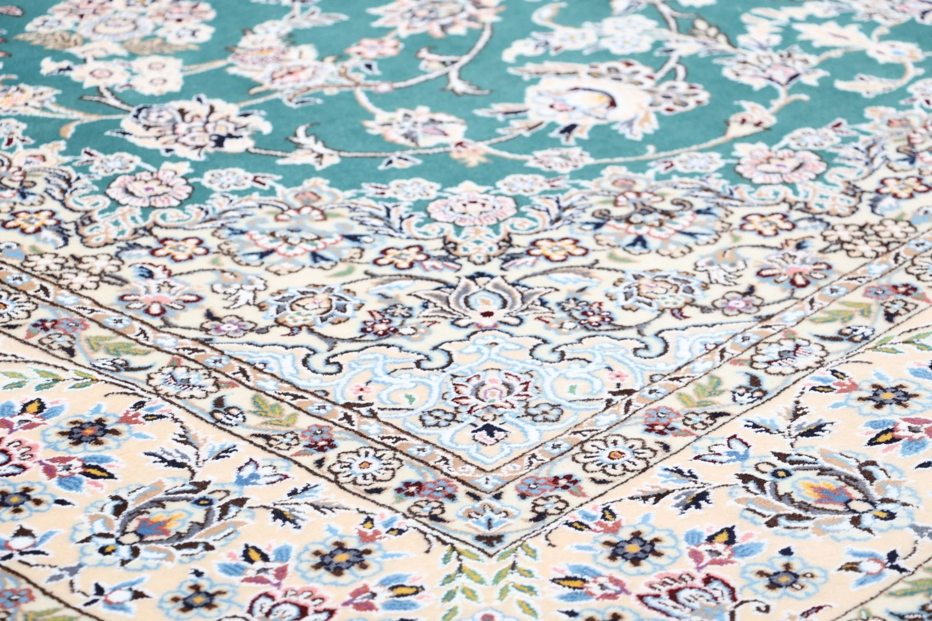 Nain Perserteppich aus Iran, 203 × 313 cm