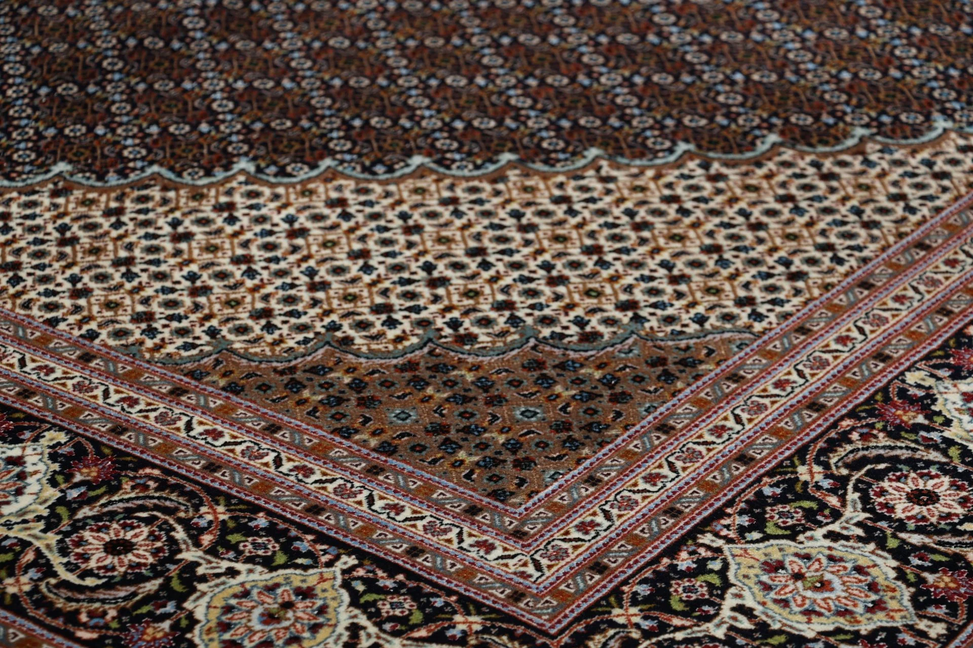 perserteppich-tabriz-200-x-303-cm-schurwolle-seide-handgeknupft-81 Täbriz Perserteppich aus Iran, 200 × 303 cm