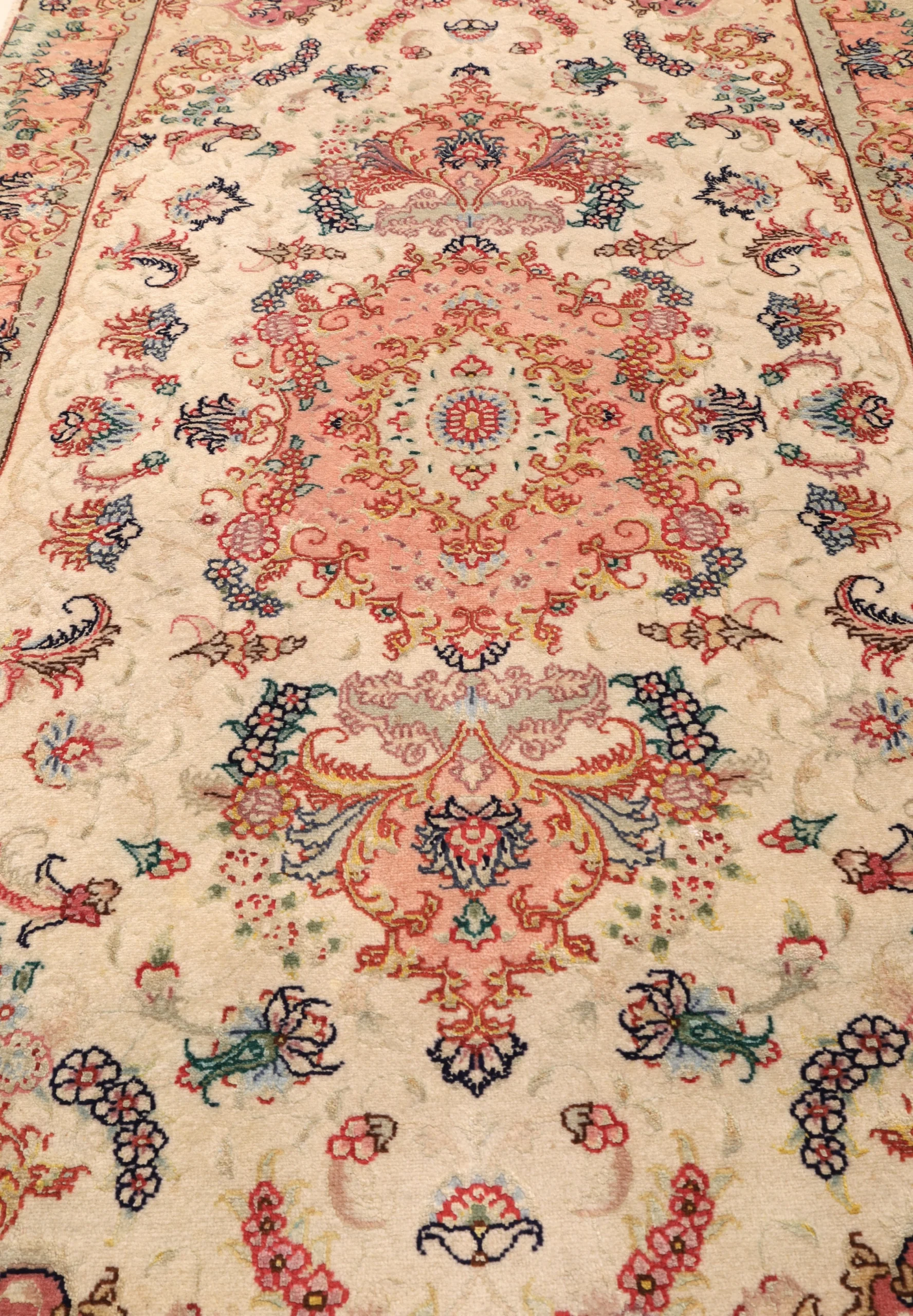 perserteppich-tabriz-680-x-85-cm-wolle-seide-handgeknupft-laufer-61-scaled Täbriz Perserteppich 680 × 85 cm aus Wolle & Seide, handgeknüpft