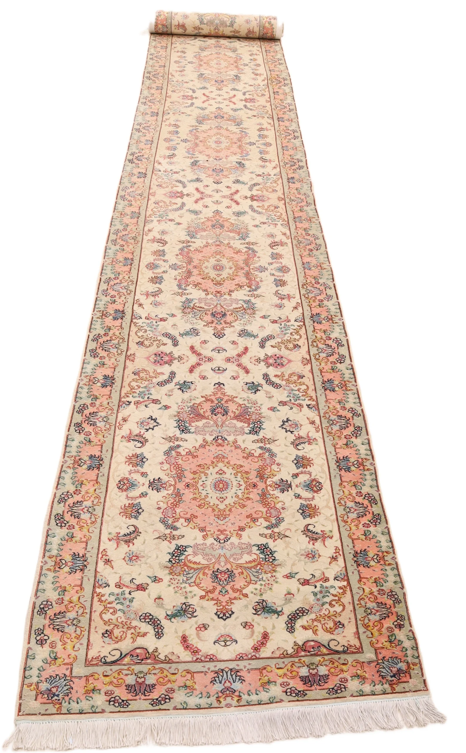 perserteppich-tabriz-680-x-85-cm-wolle-seide-handgeknupft-laufer-68-scaled Täbriz Perserteppich 680 × 85 cm aus Wolle & Seide, handgeknüpft