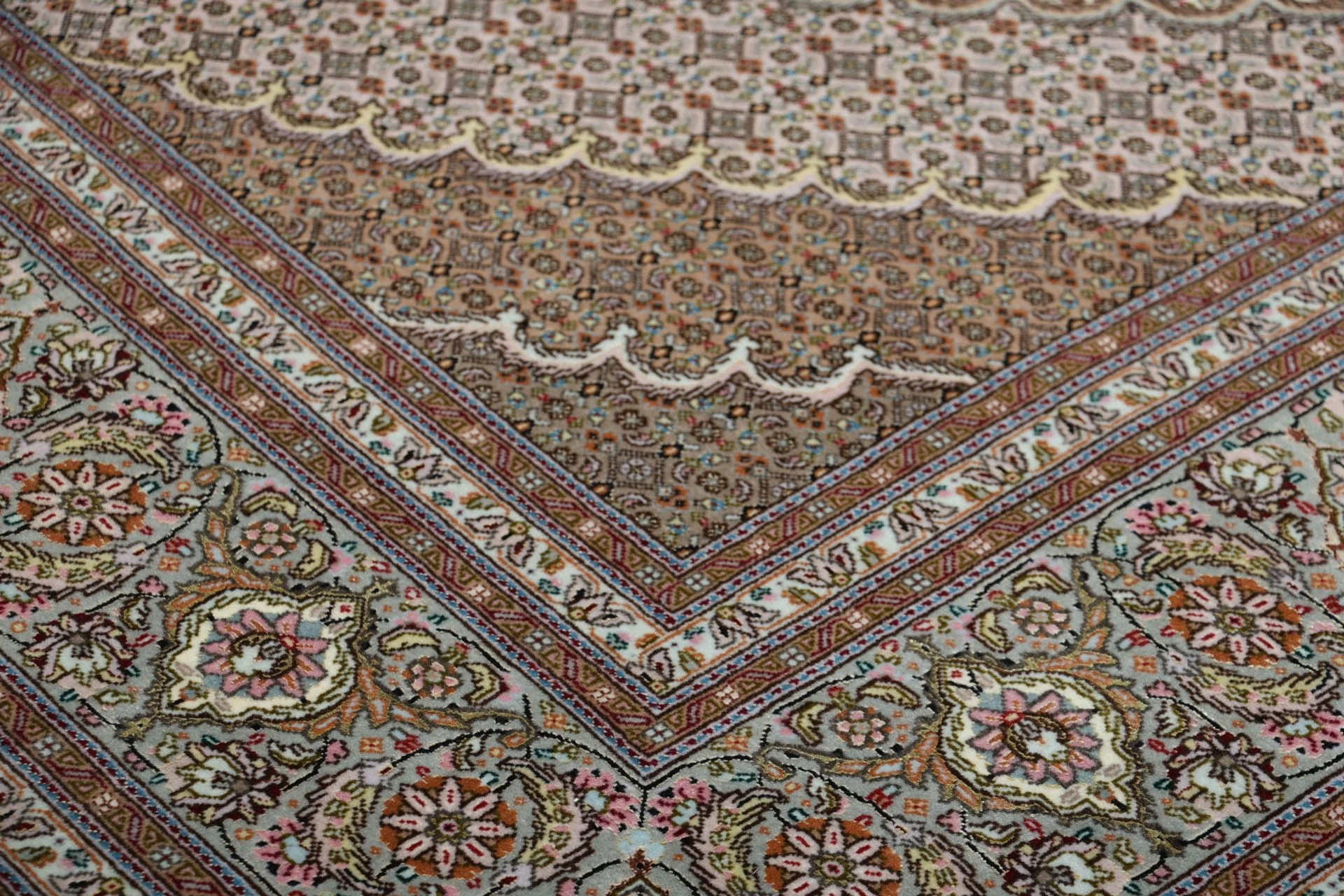 Täbriz Perserteppich 200 × 260 cm aus Wolle & Seide, handgeknüpft