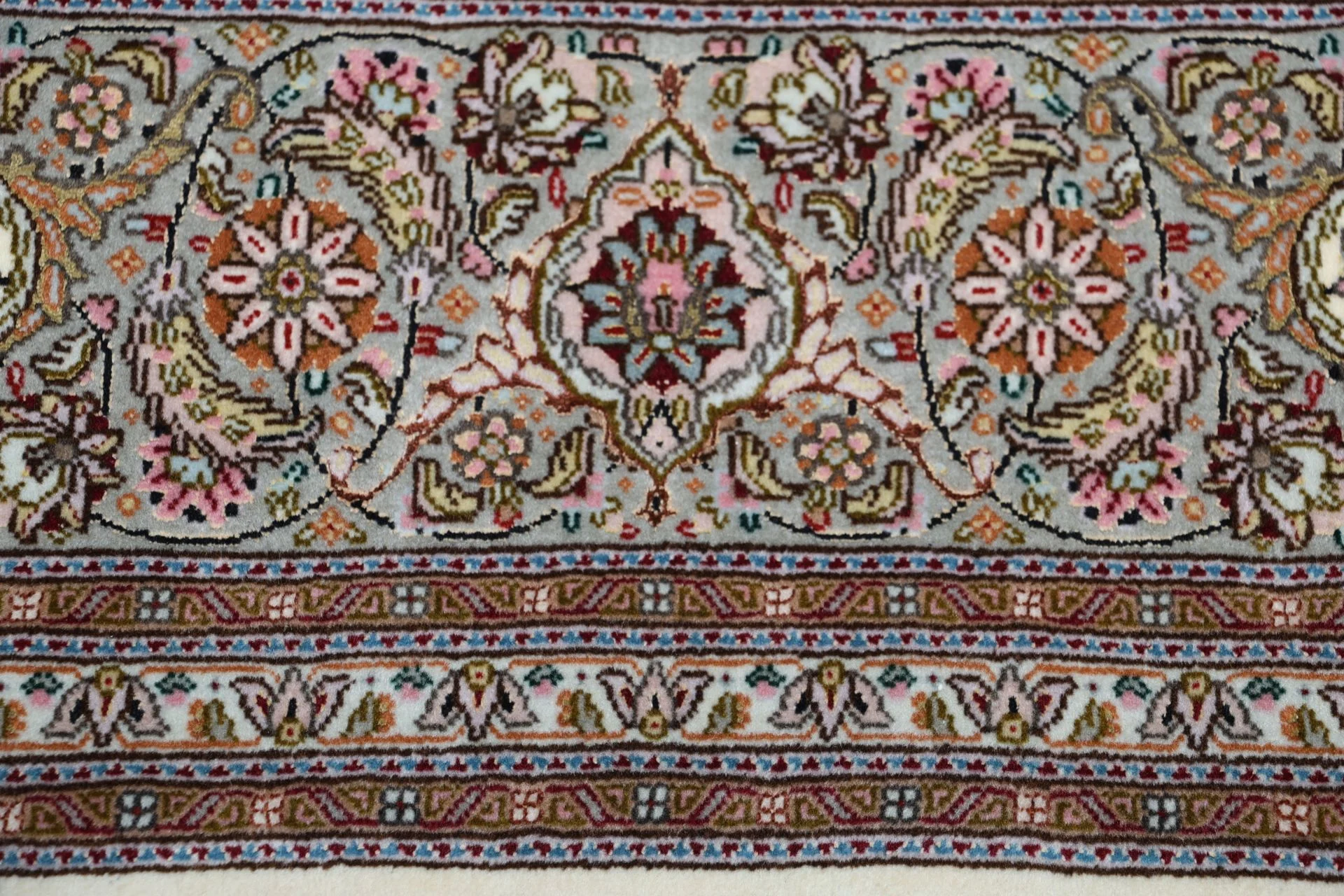 Täbriz Perserteppich 200 × 260 cm aus Wolle & Seide, handgeknüpft