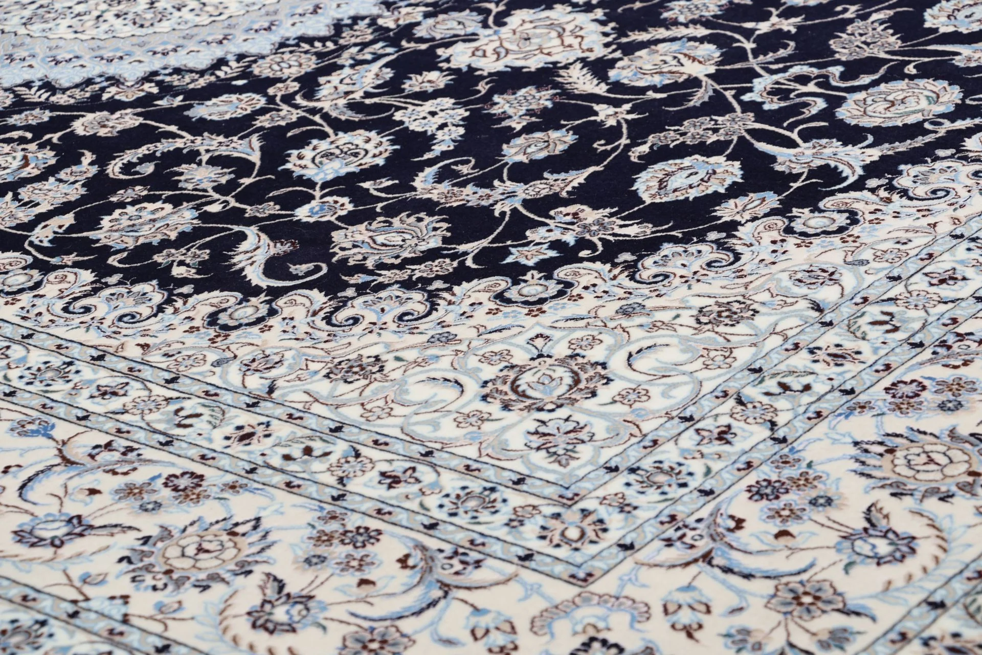 Handgeknüpfter Nain Perserteppich 208 × 306 cm