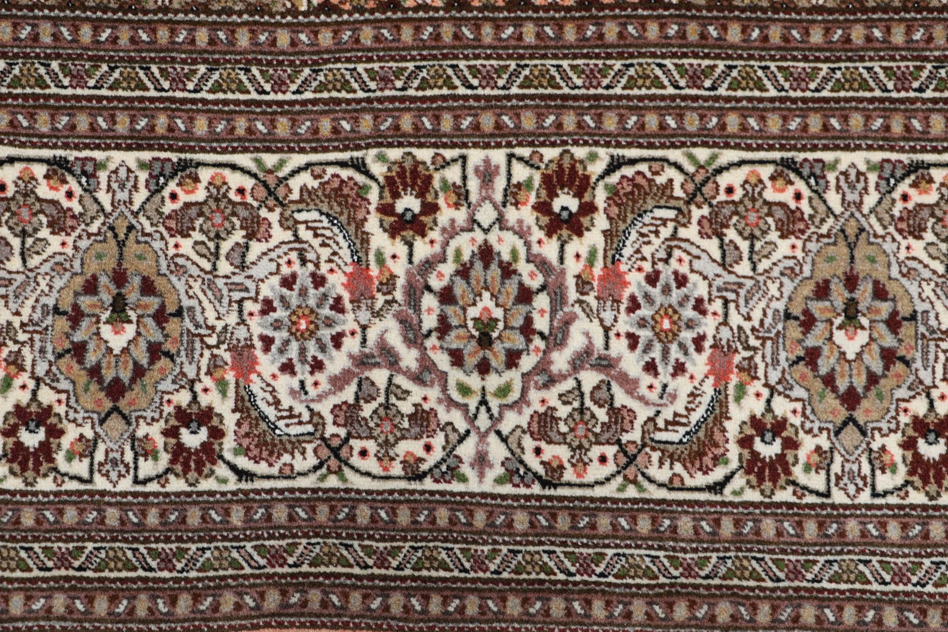 Handgeknüpfter Täbriz Perserteppich 248 × 354 cm
